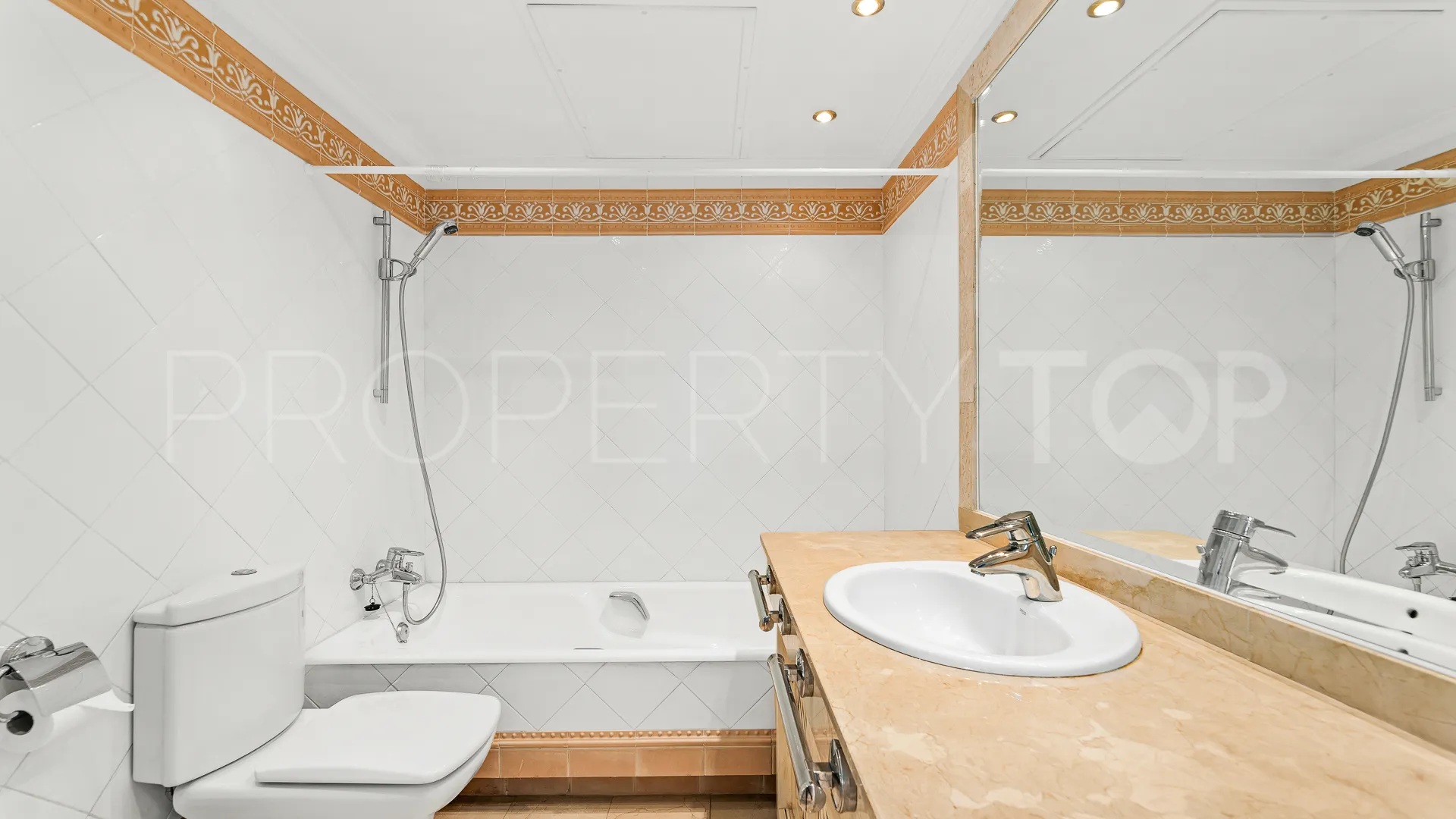 Apartamento en venta con 2 dormitorios en Elviria