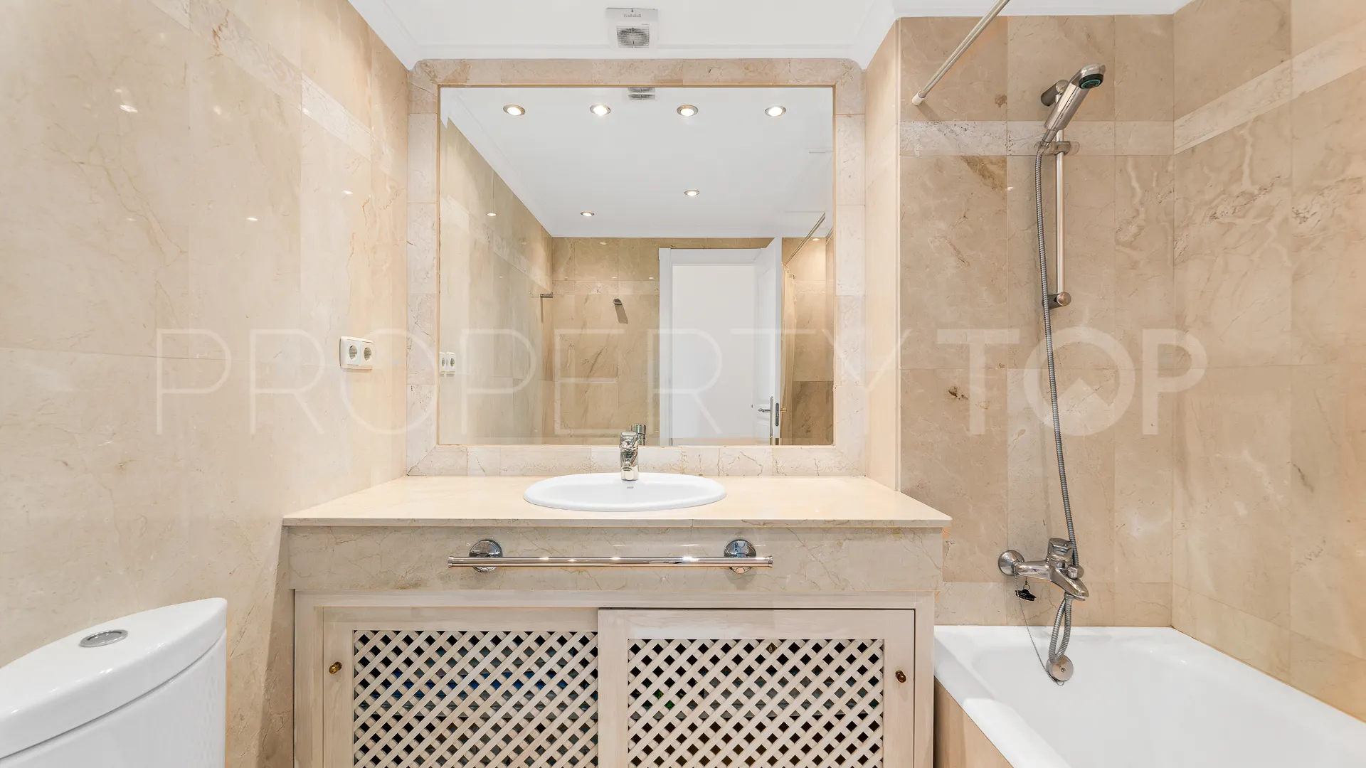 Apartamento en venta con 2 dormitorios en Elviria
