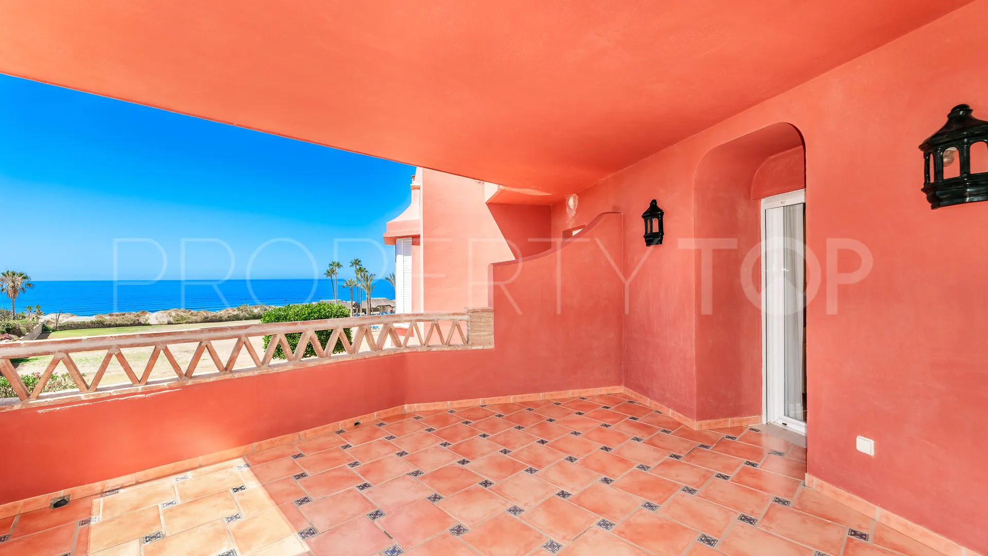 Apartamento en venta con 2 dormitorios en Elviria
