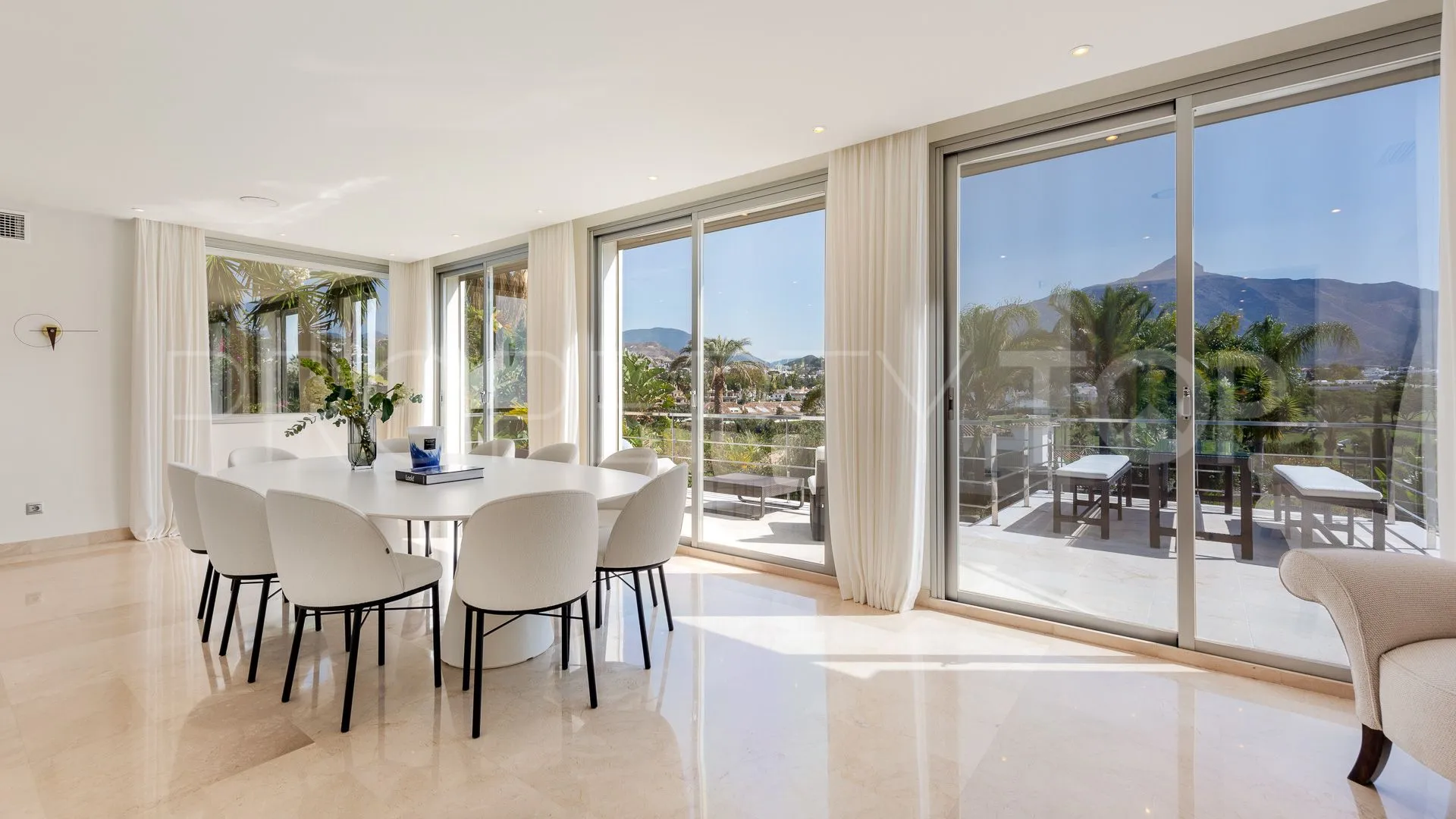 Villa in Nueva Andalucia for sale