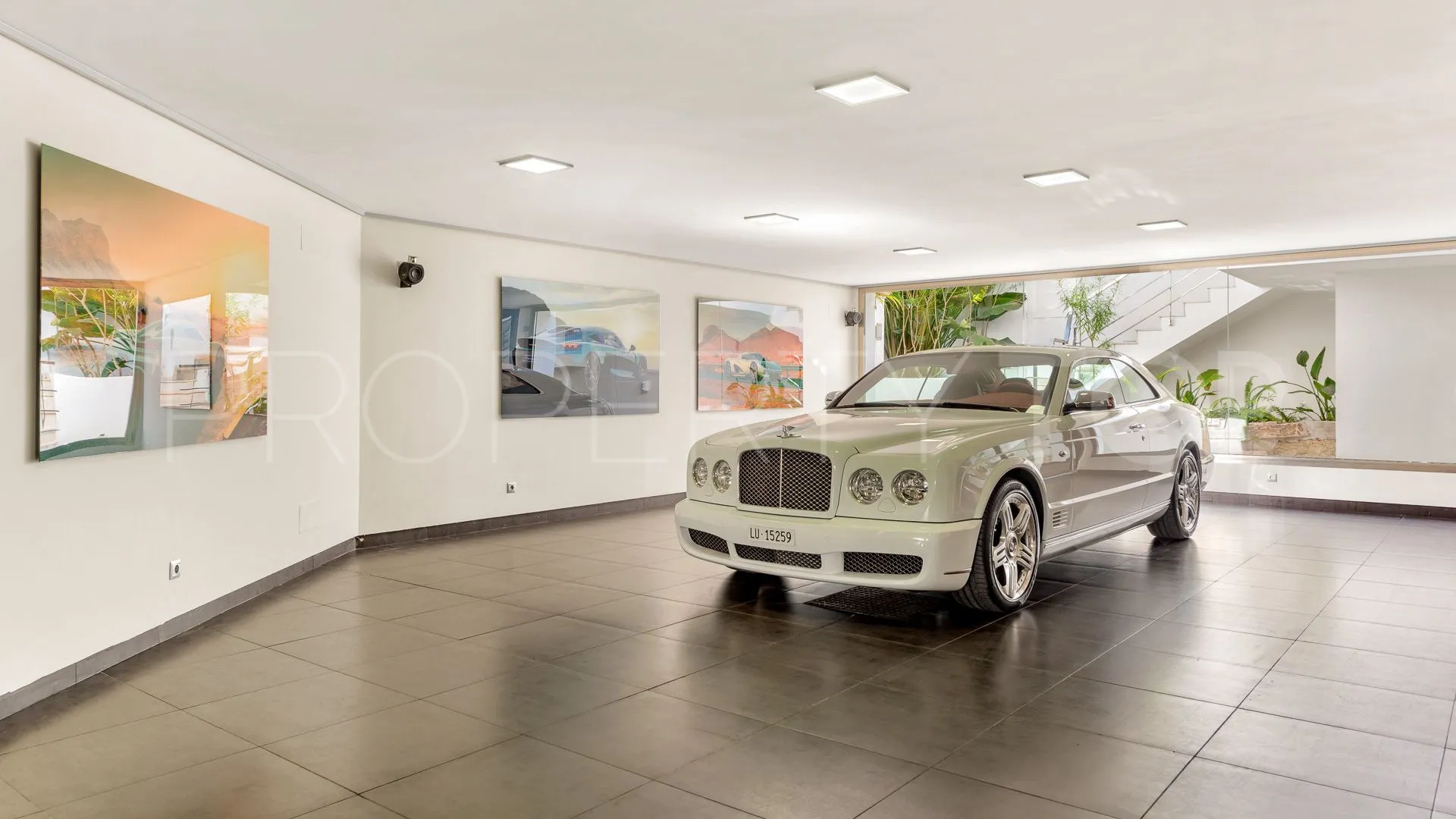 Villa in Nueva Andalucia for sale