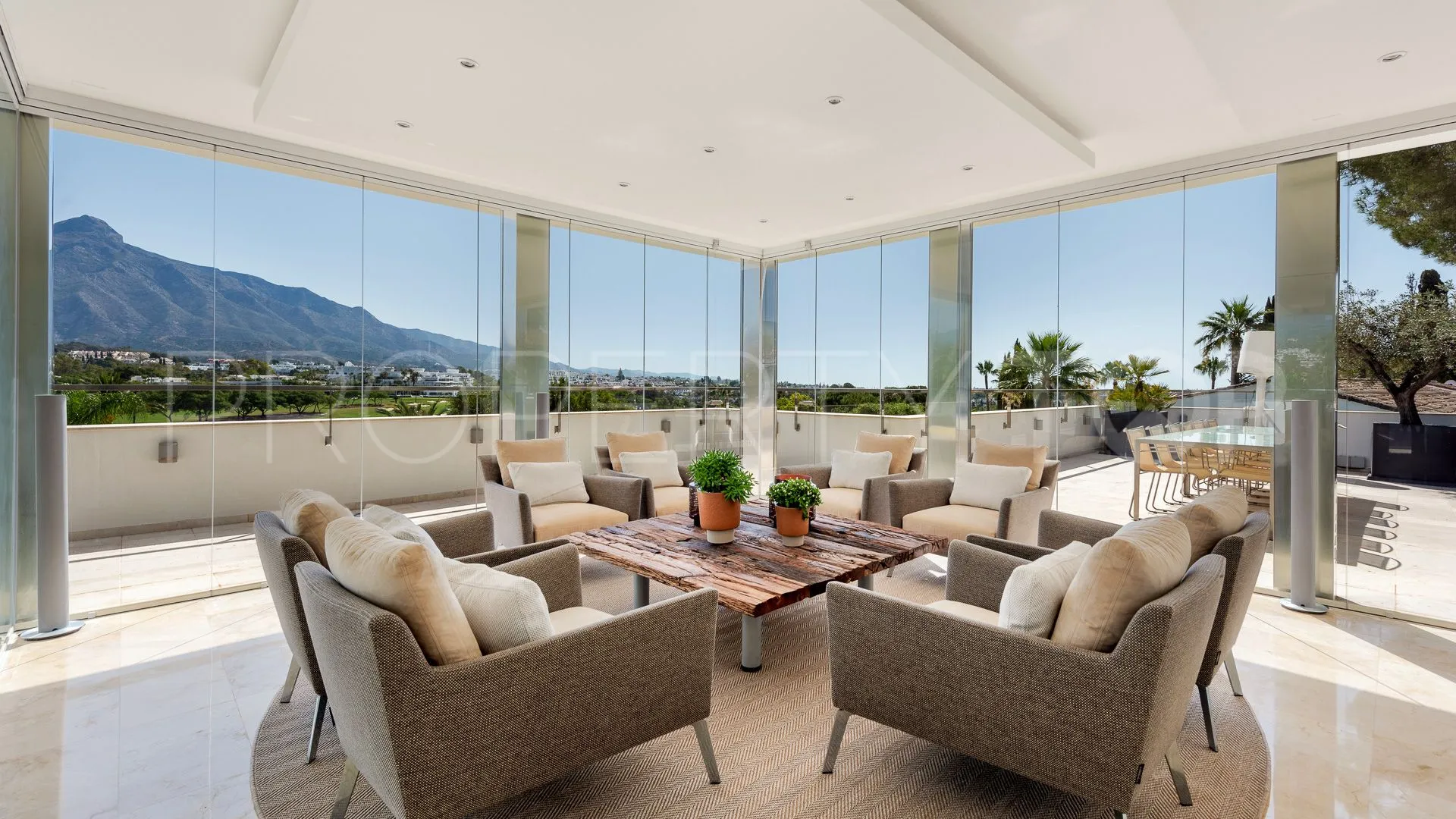 Villa in Nueva Andalucia for sale