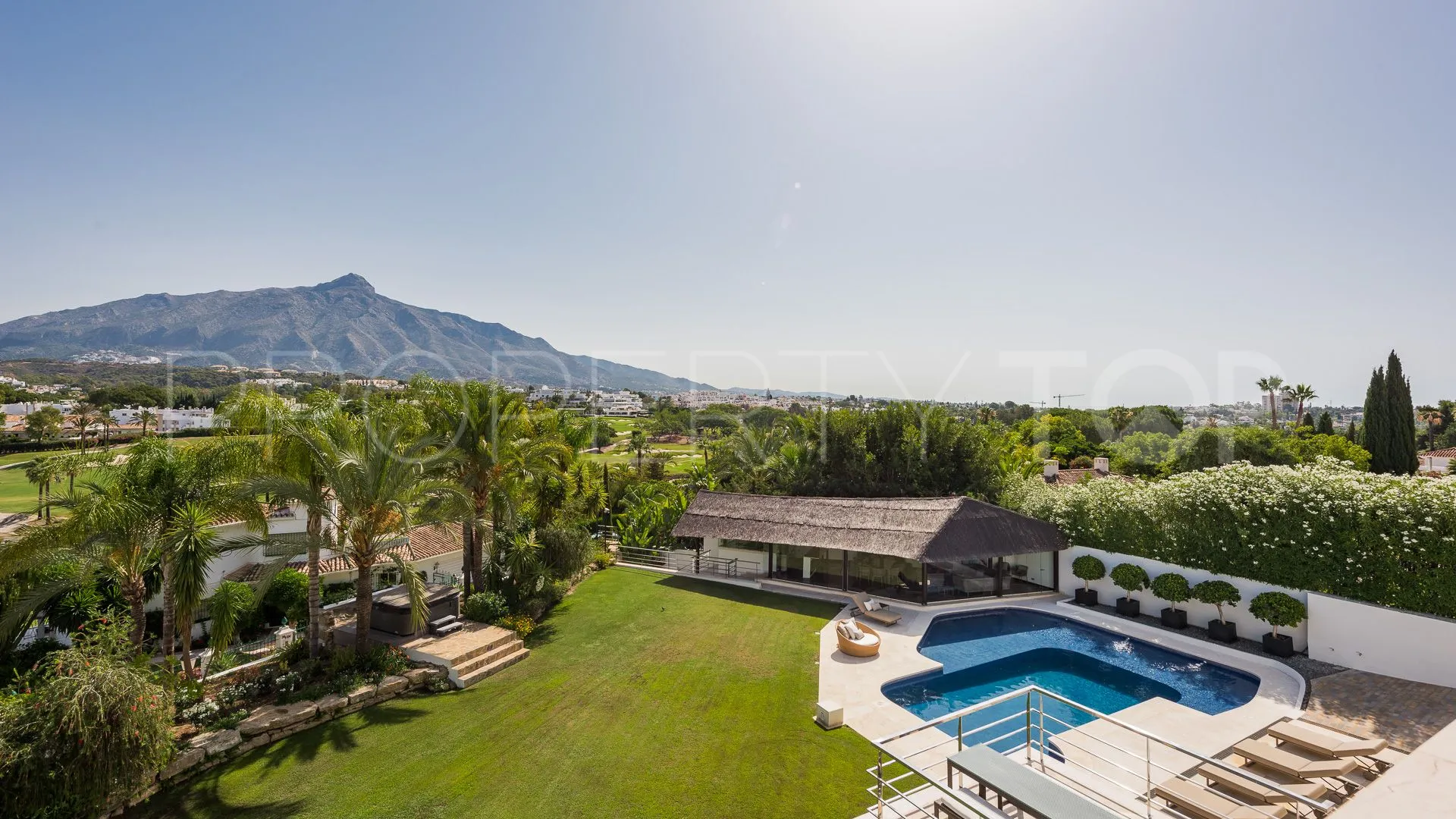 Villa in Nueva Andalucia for sale