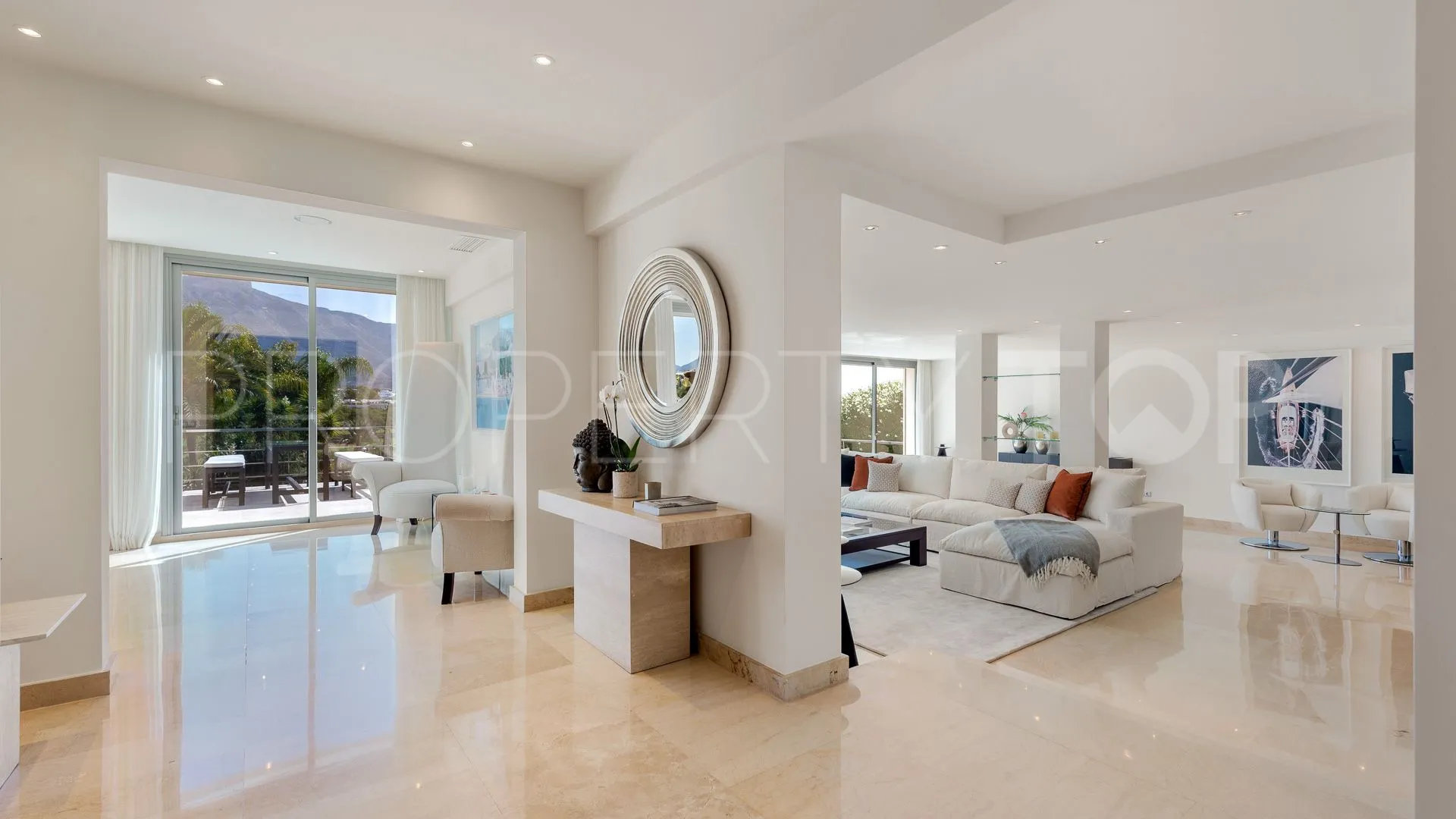 Villa in Nueva Andalucia for sale