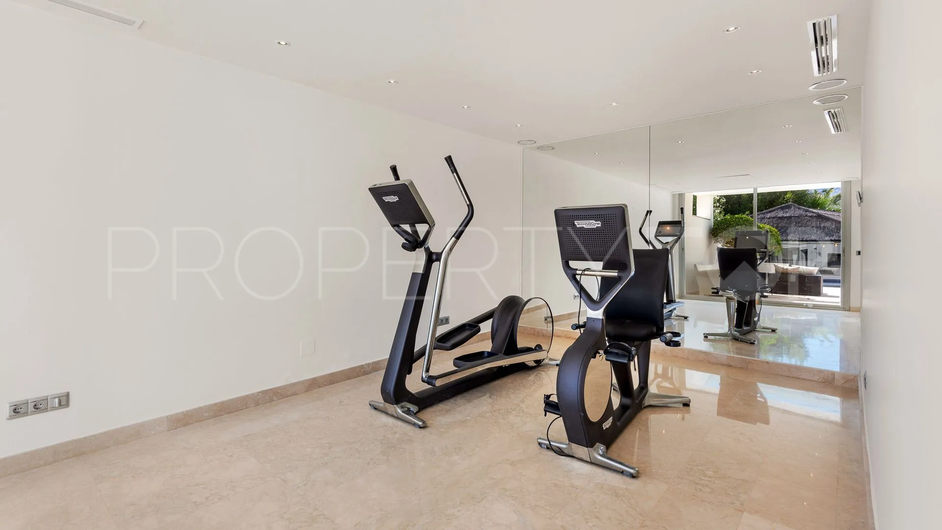 Villa in Nueva Andalucia for sale