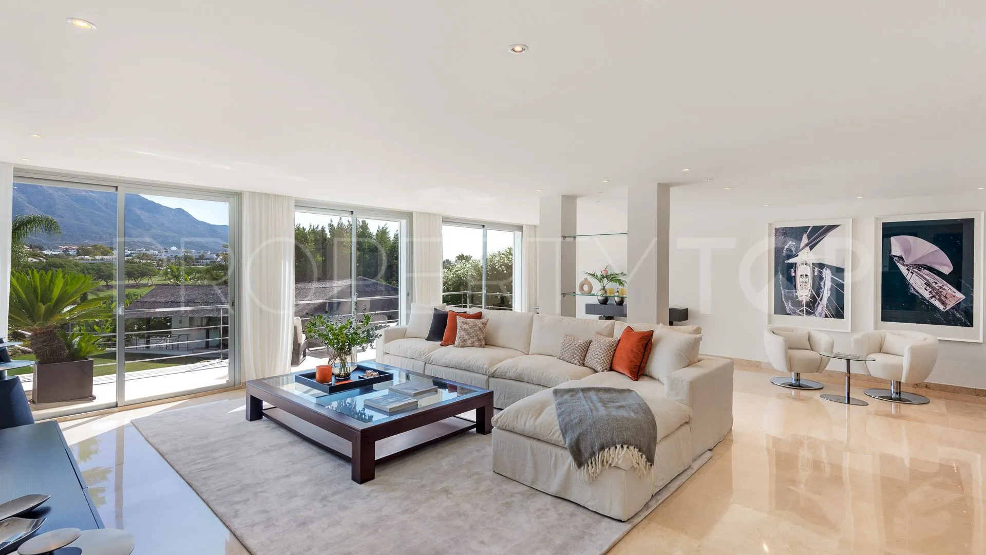 Villa in Nueva Andalucia for sale