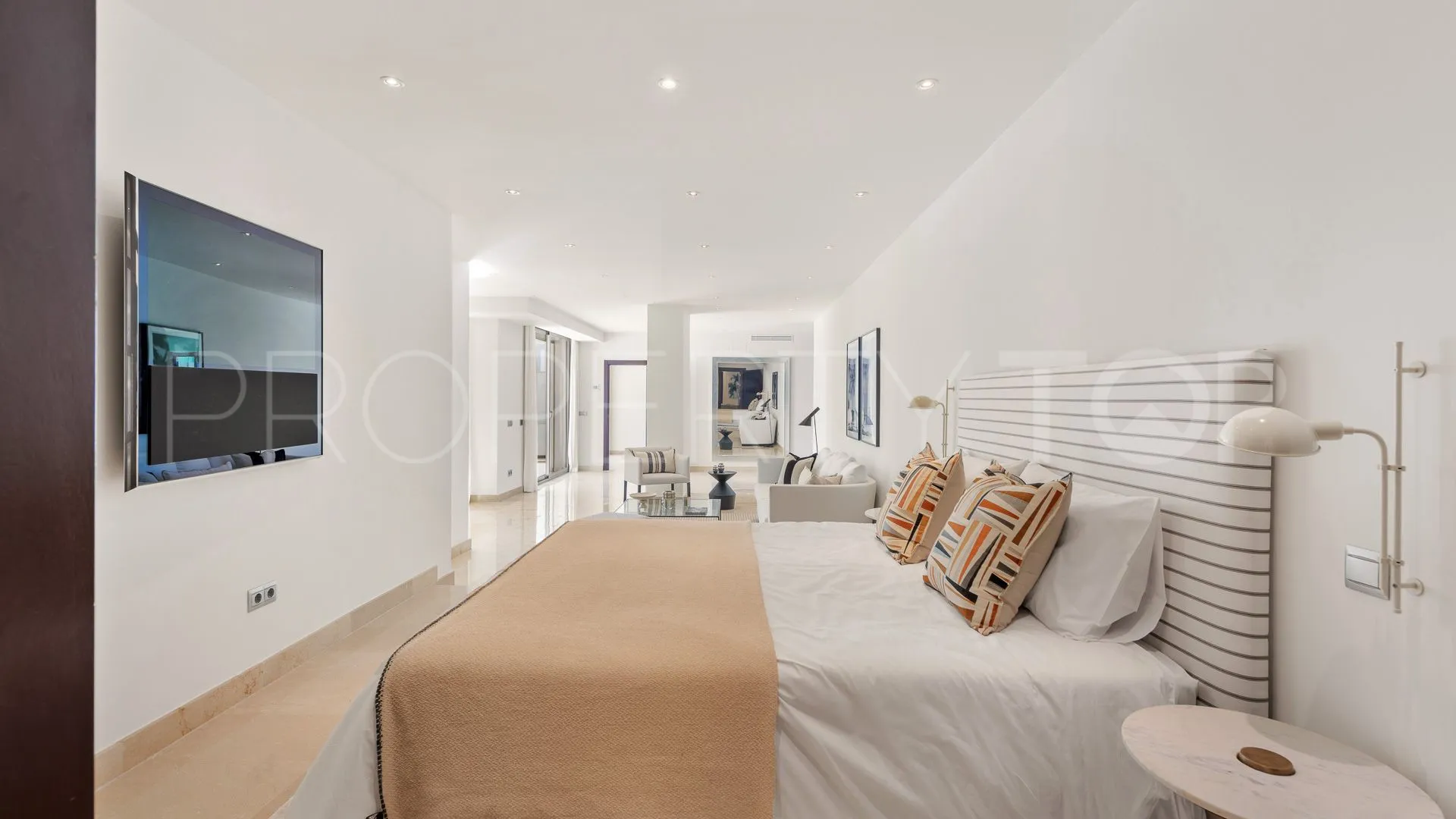 Villa in Nueva Andalucia for sale