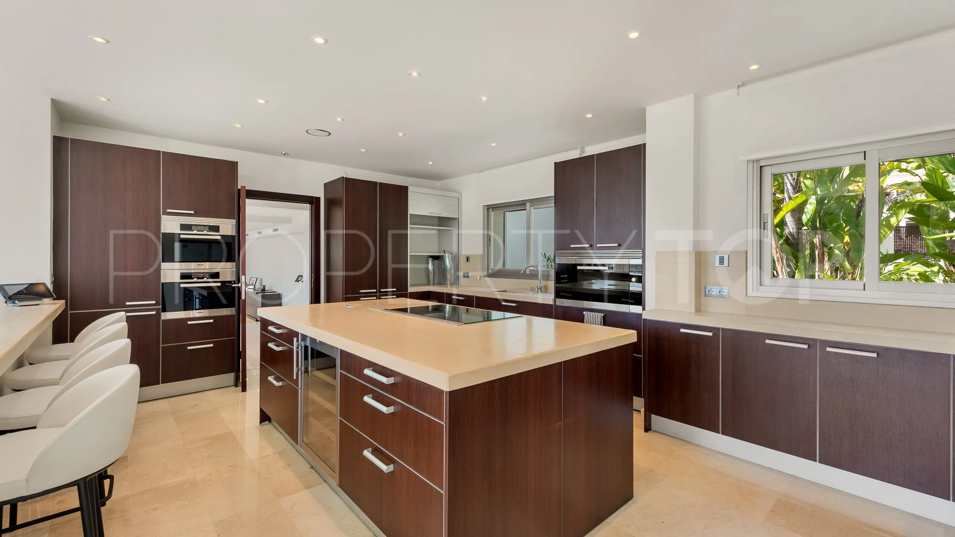 Villa in Nueva Andalucia for sale