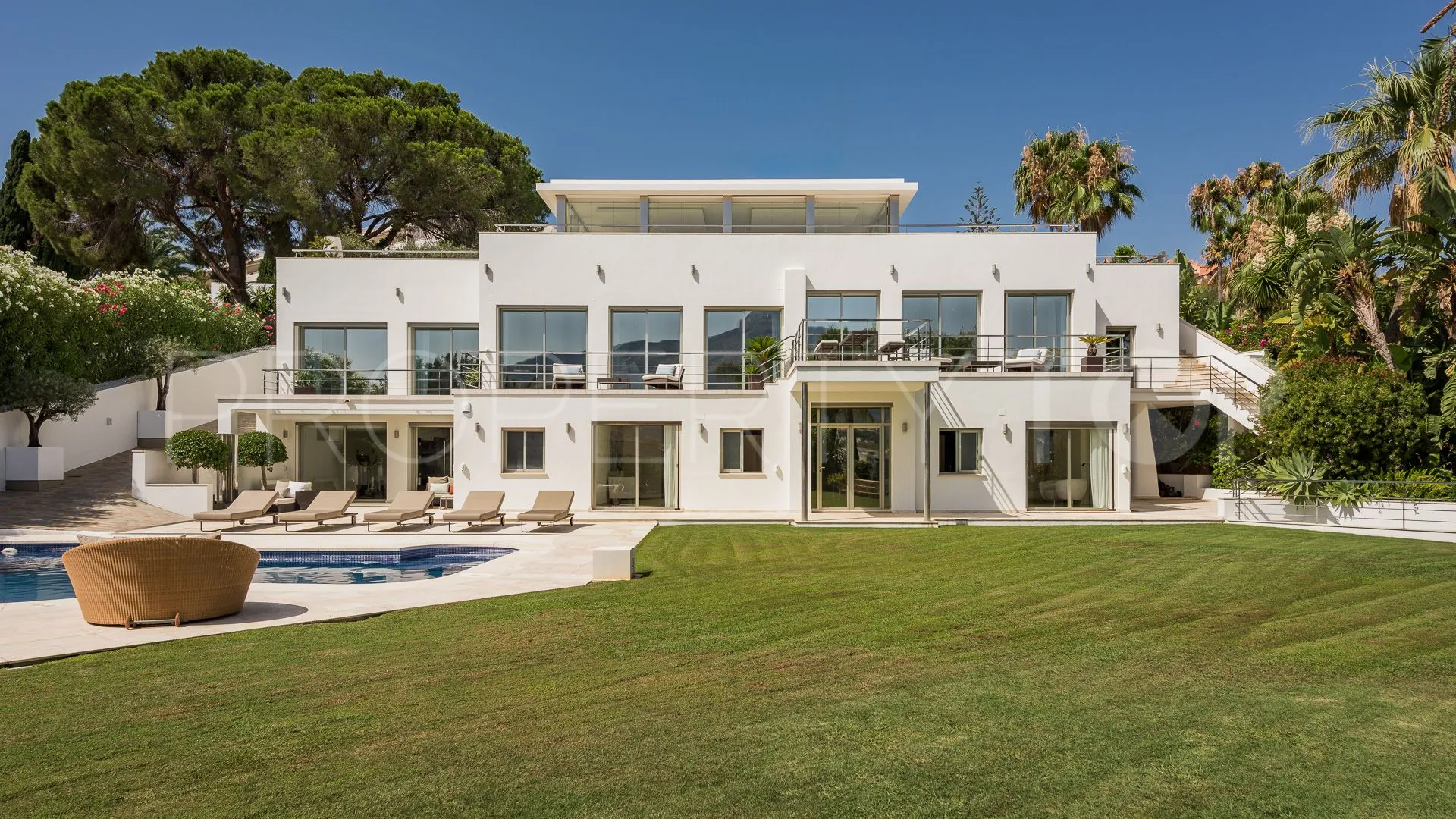 Villa in Nueva Andalucia for sale
