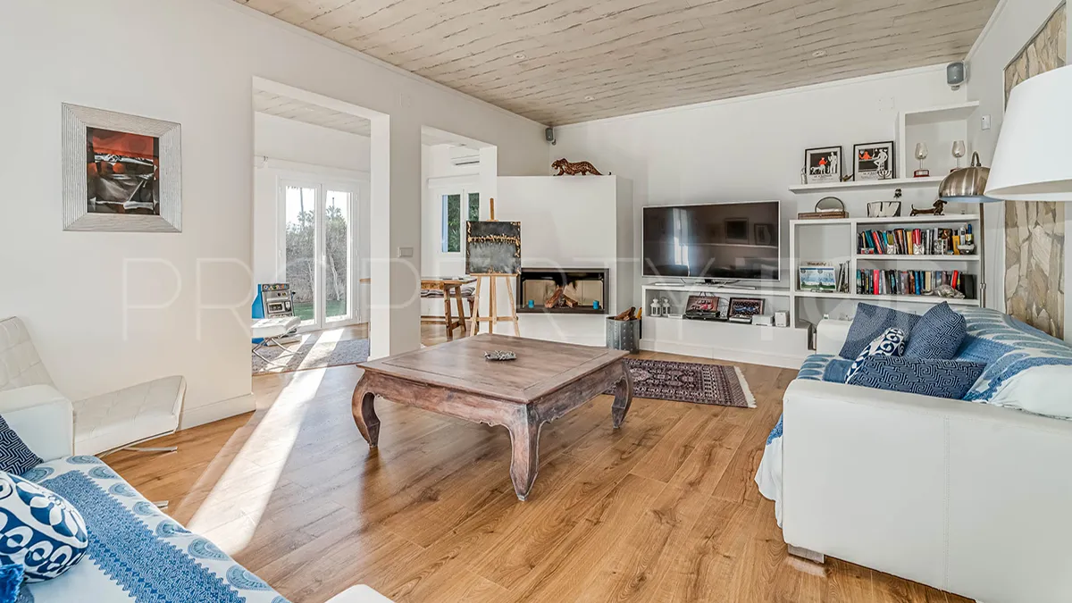 Villa en venta con 5 dormitorios en Nueva Andalucia