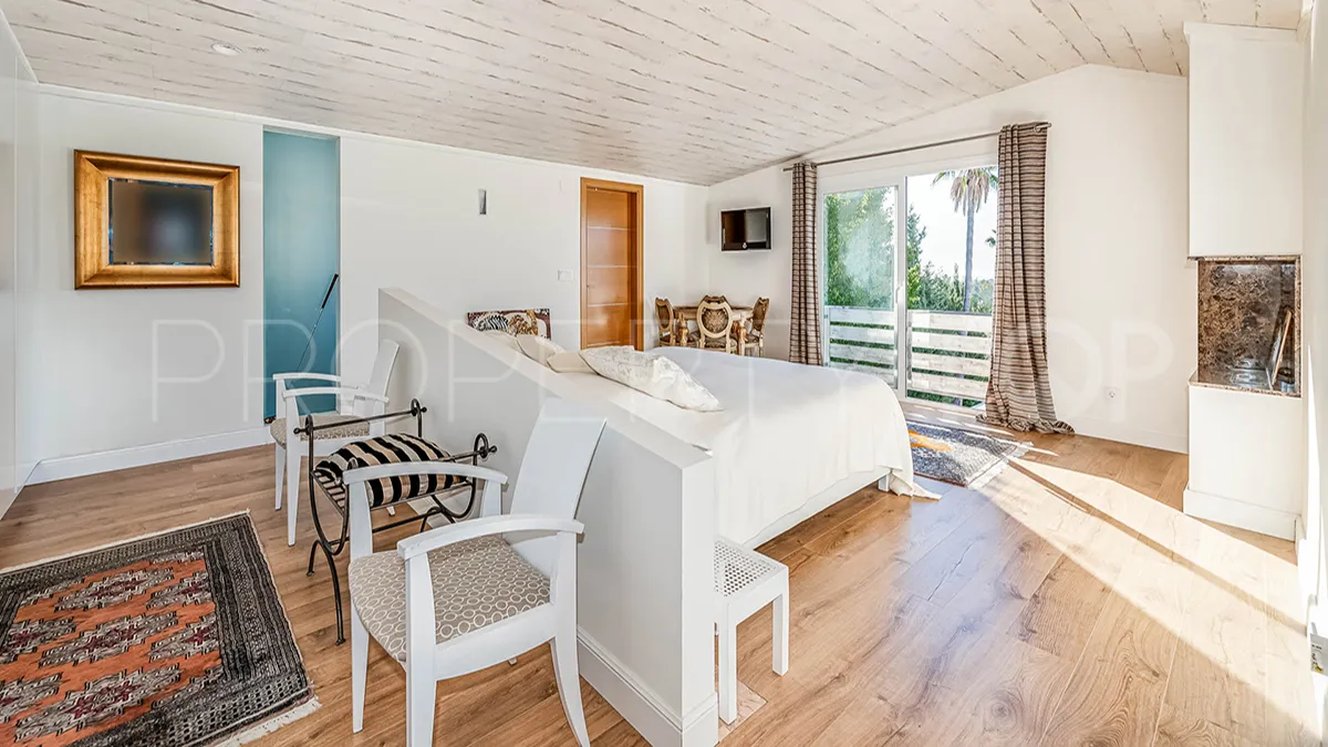 Villa en venta con 5 dormitorios en Nueva Andalucia