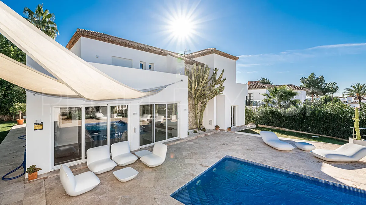 Villa en venta con 5 dormitorios en Nueva Andalucia