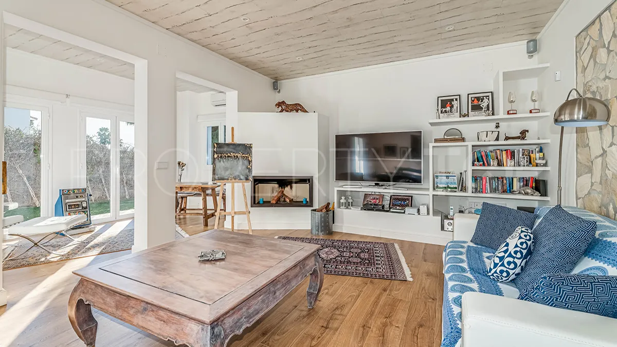 Villa en venta con 5 dormitorios en Nueva Andalucia
