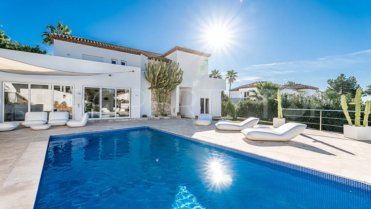 Villa en venta con 5 dormitorios en Nueva Andalucia