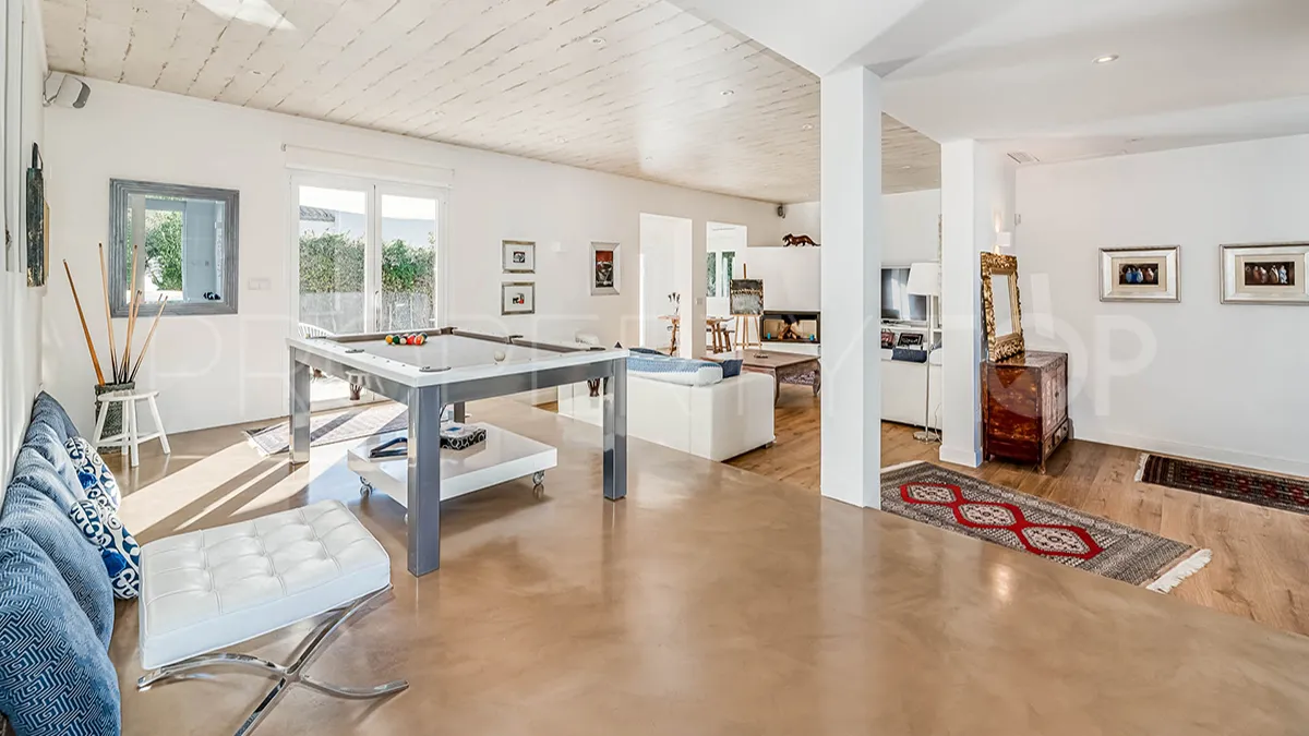 Villa en venta con 5 dormitorios en Nueva Andalucia
