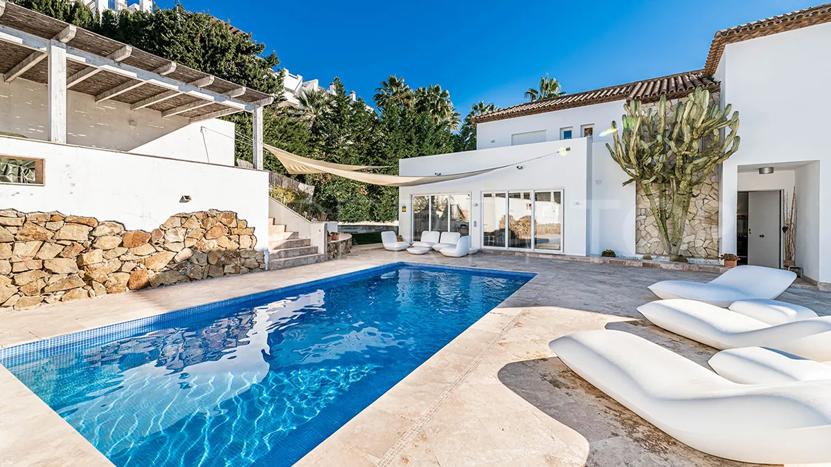 Villa en venta con 5 dormitorios en Nueva Andalucia