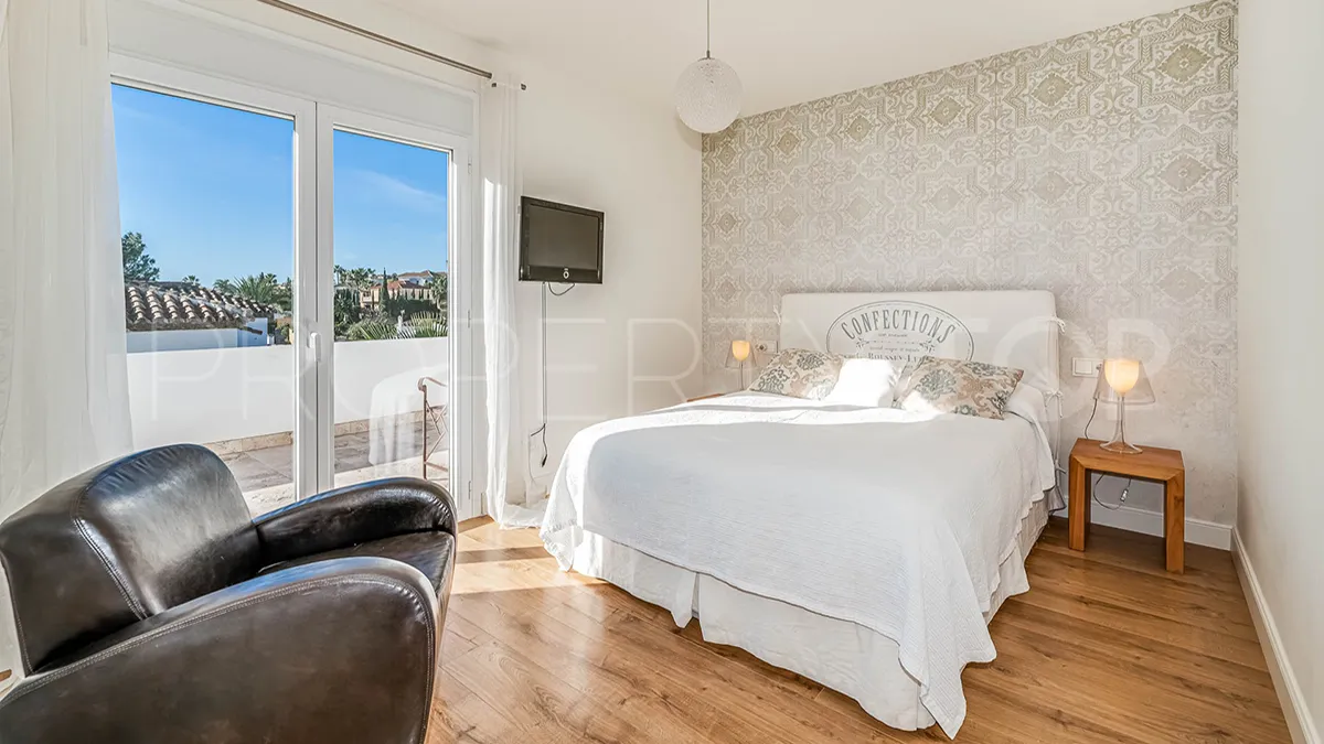 Villa en venta con 5 dormitorios en Nueva Andalucia