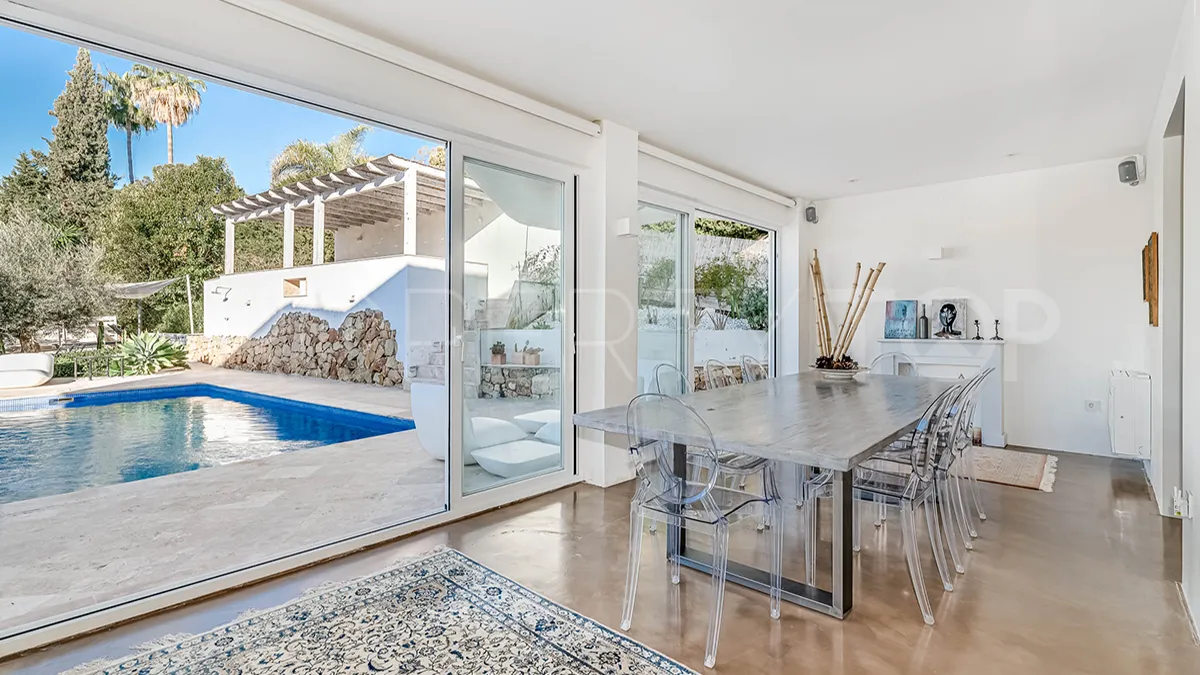 Villa en venta con 5 dormitorios en Nueva Andalucia