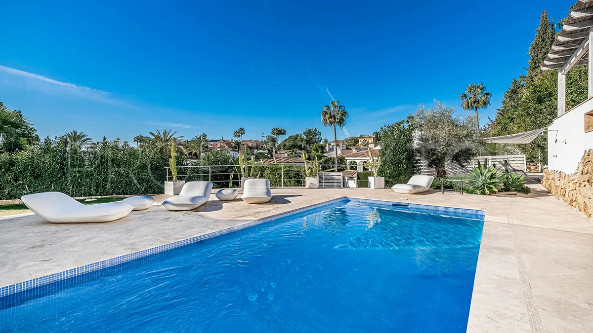 Villa en venta con 5 dormitorios en Nueva Andalucia