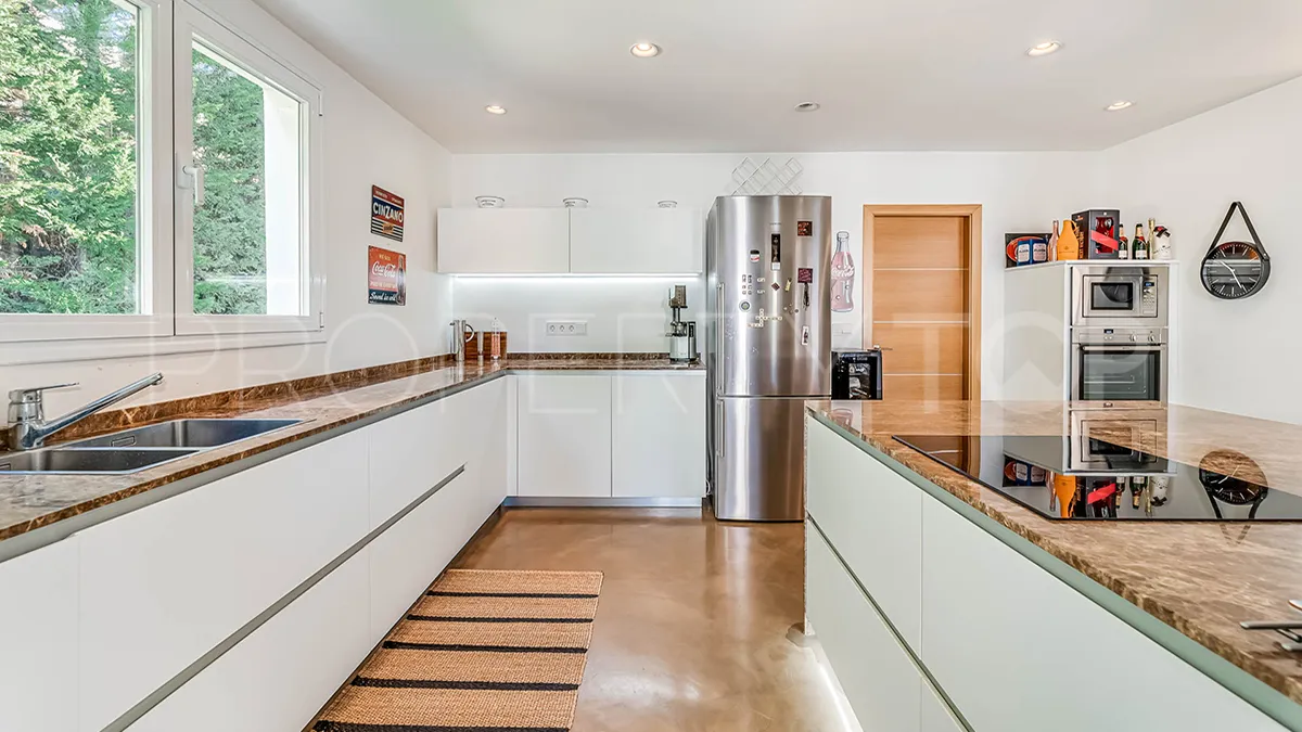 Villa en venta con 5 dormitorios en Nueva Andalucia