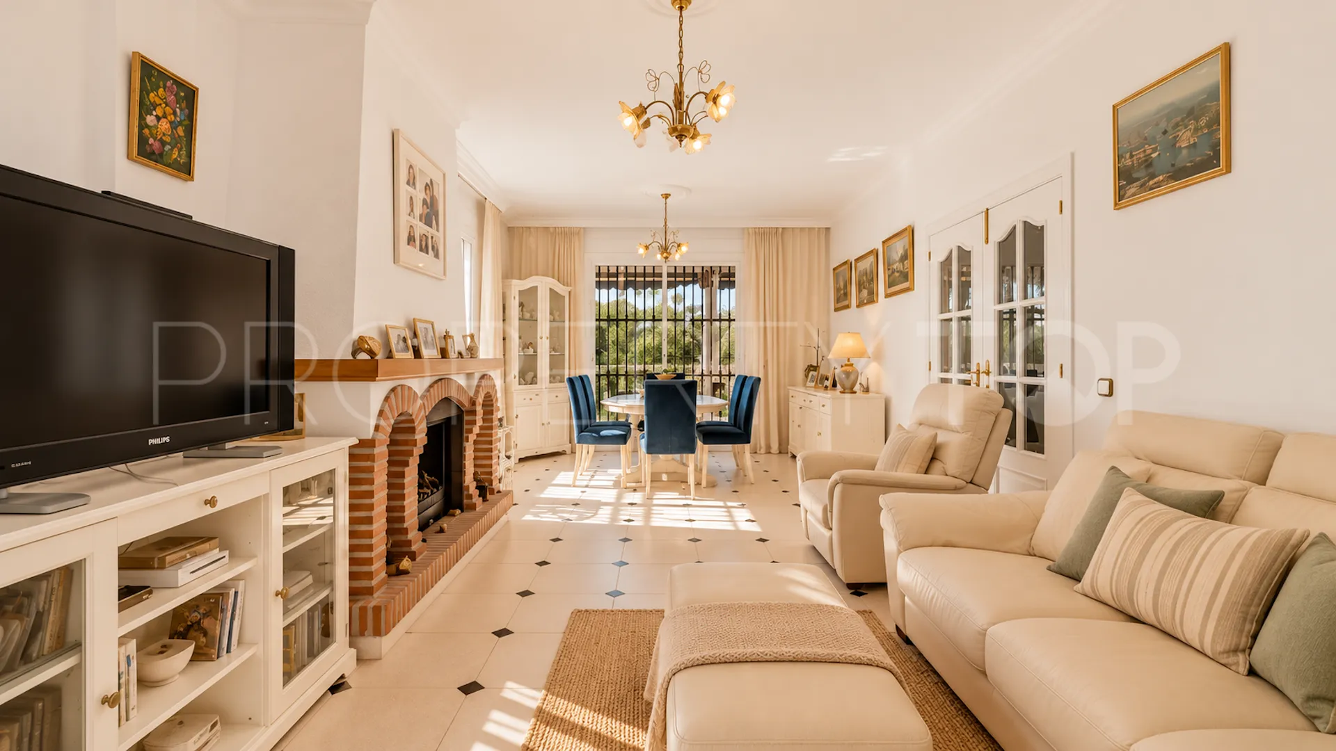 Comprar villa de 4 dormitorios en Elviria