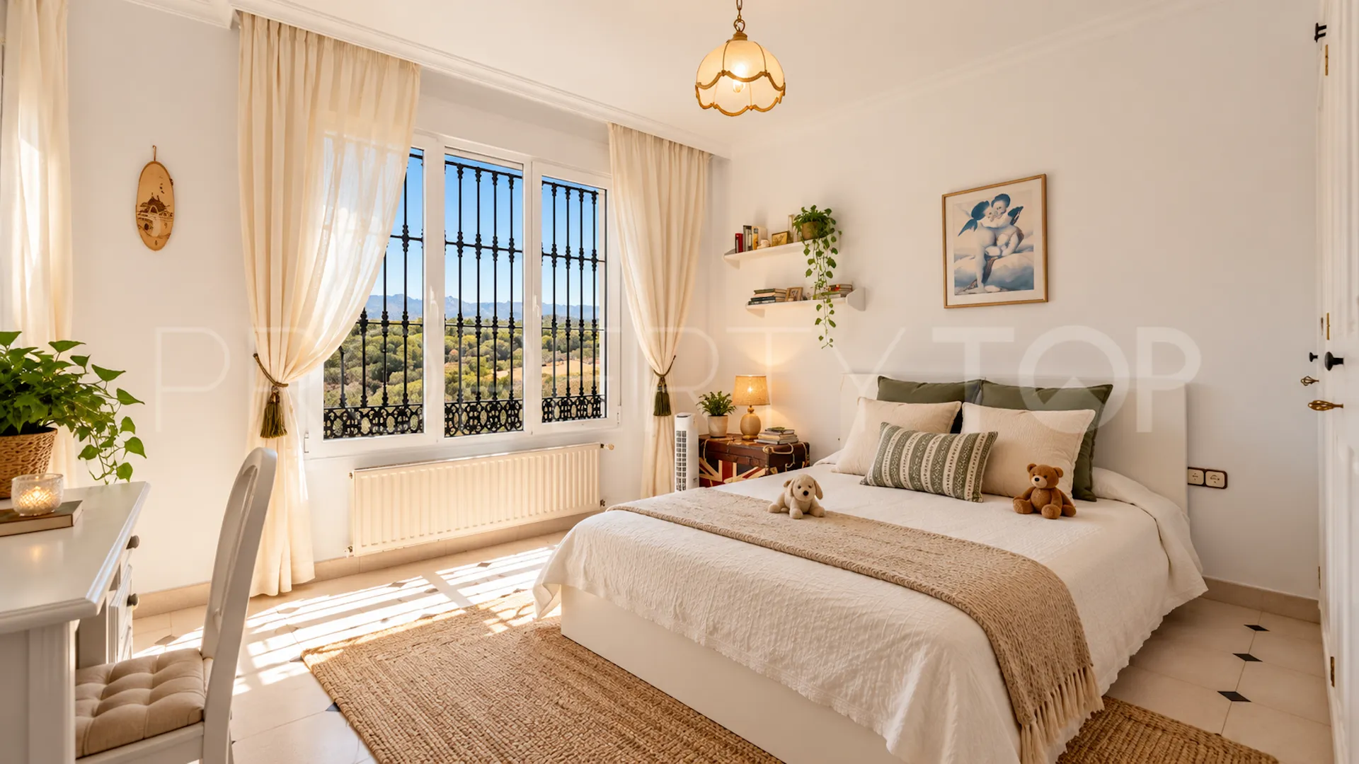 Comprar villa de 4 dormitorios en Elviria