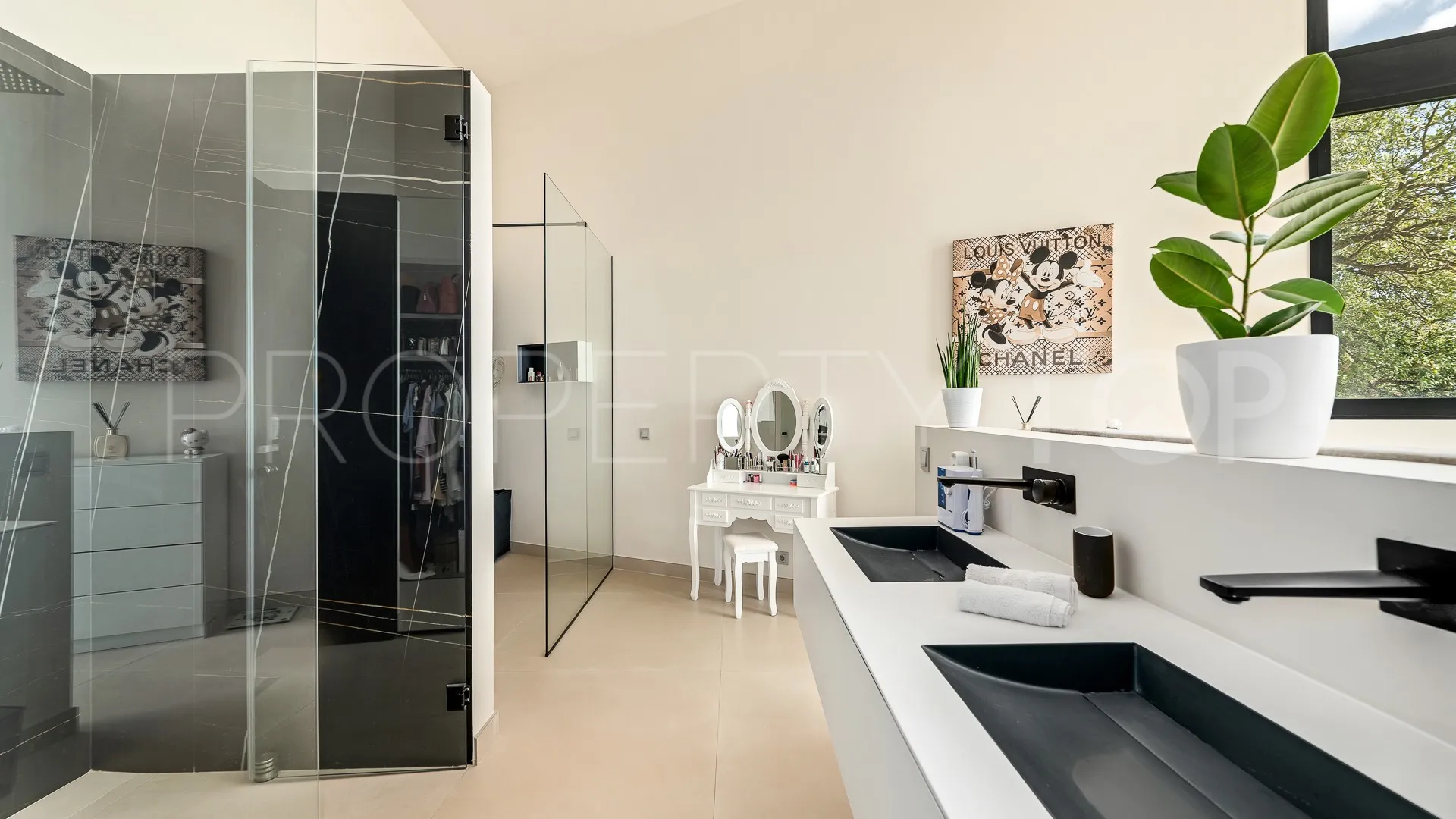 Buy villa with 4 bedrooms in Los Altos de los Monteros