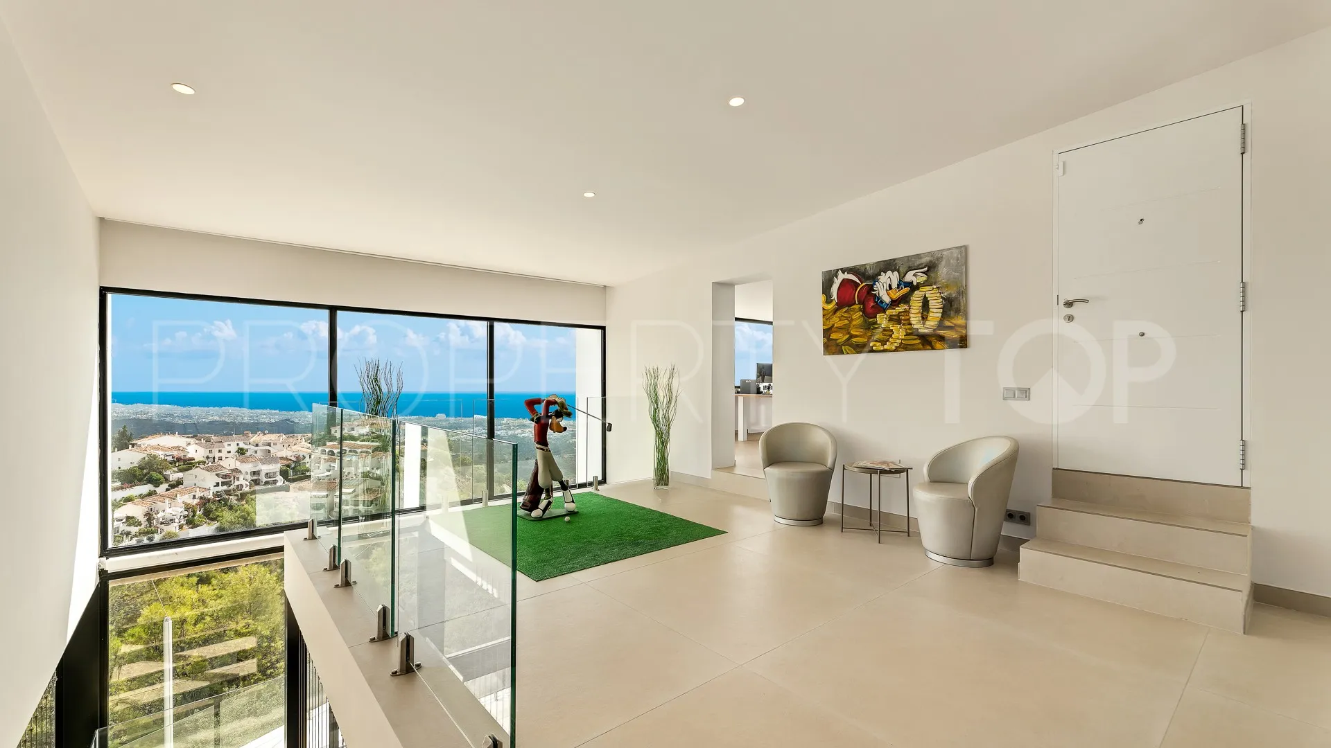Buy villa with 4 bedrooms in Los Altos de los Monteros