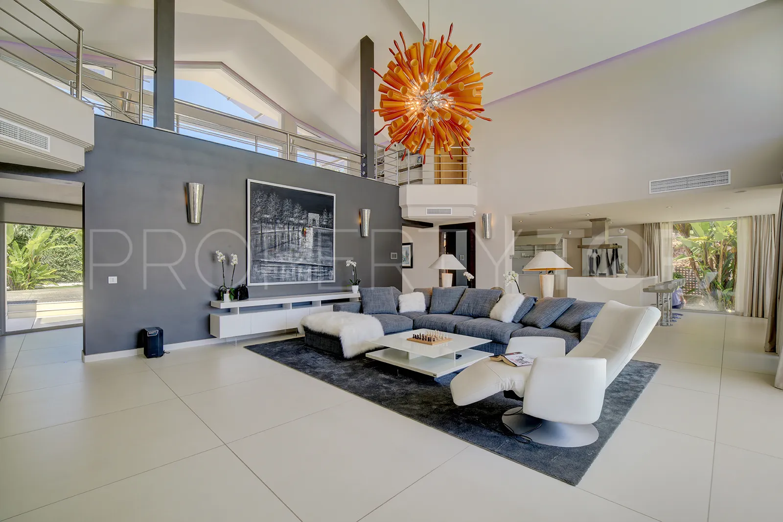 Buy Nueva Andalucia 5 bedrooms villa