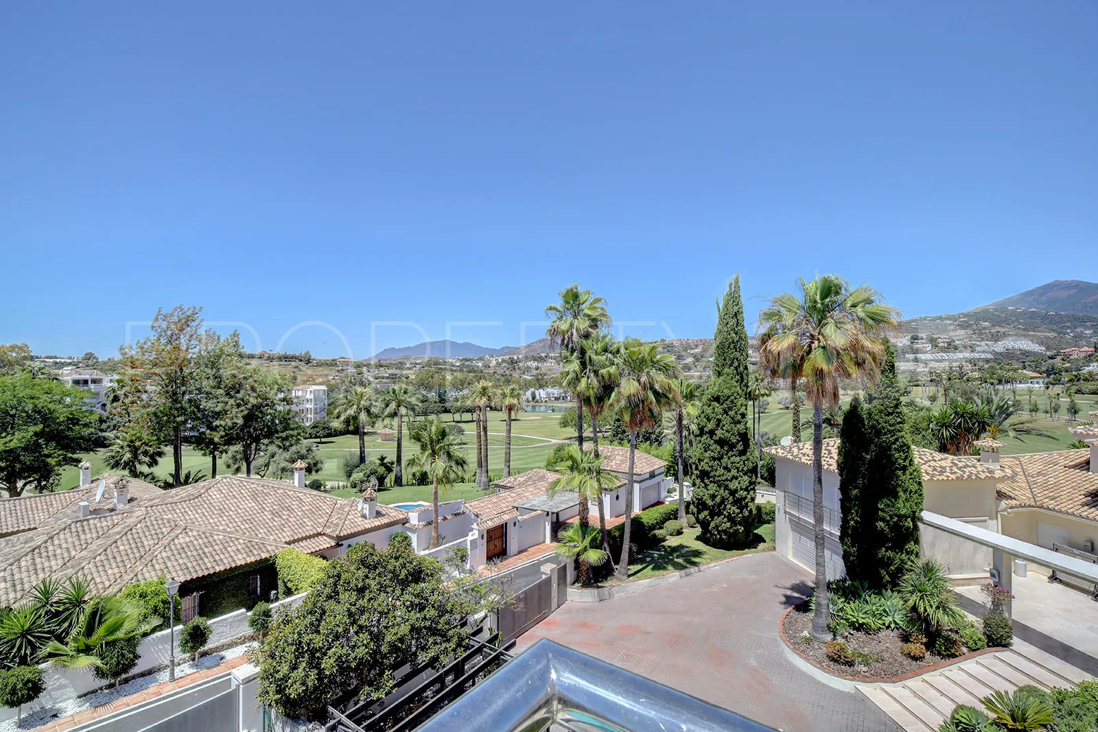 Buy Nueva Andalucia 5 bedrooms villa