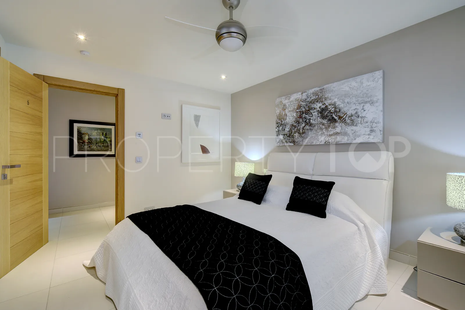 Buy Nueva Andalucia 5 bedrooms villa