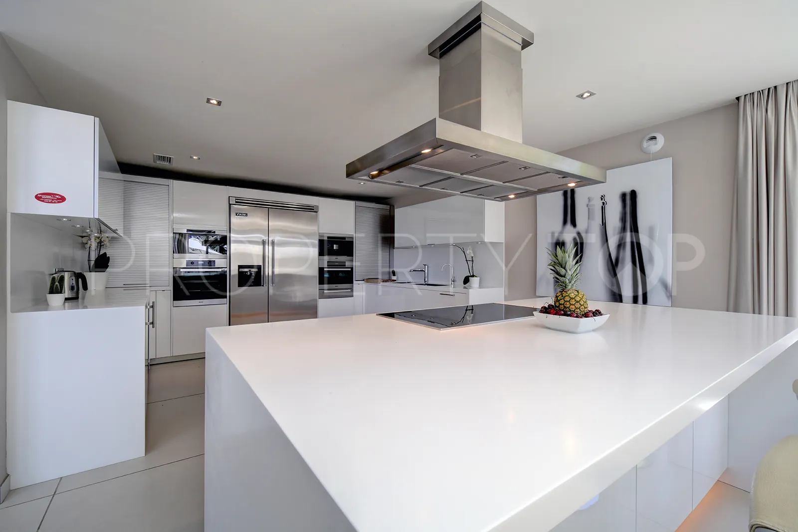 Buy Nueva Andalucia 5 bedrooms villa