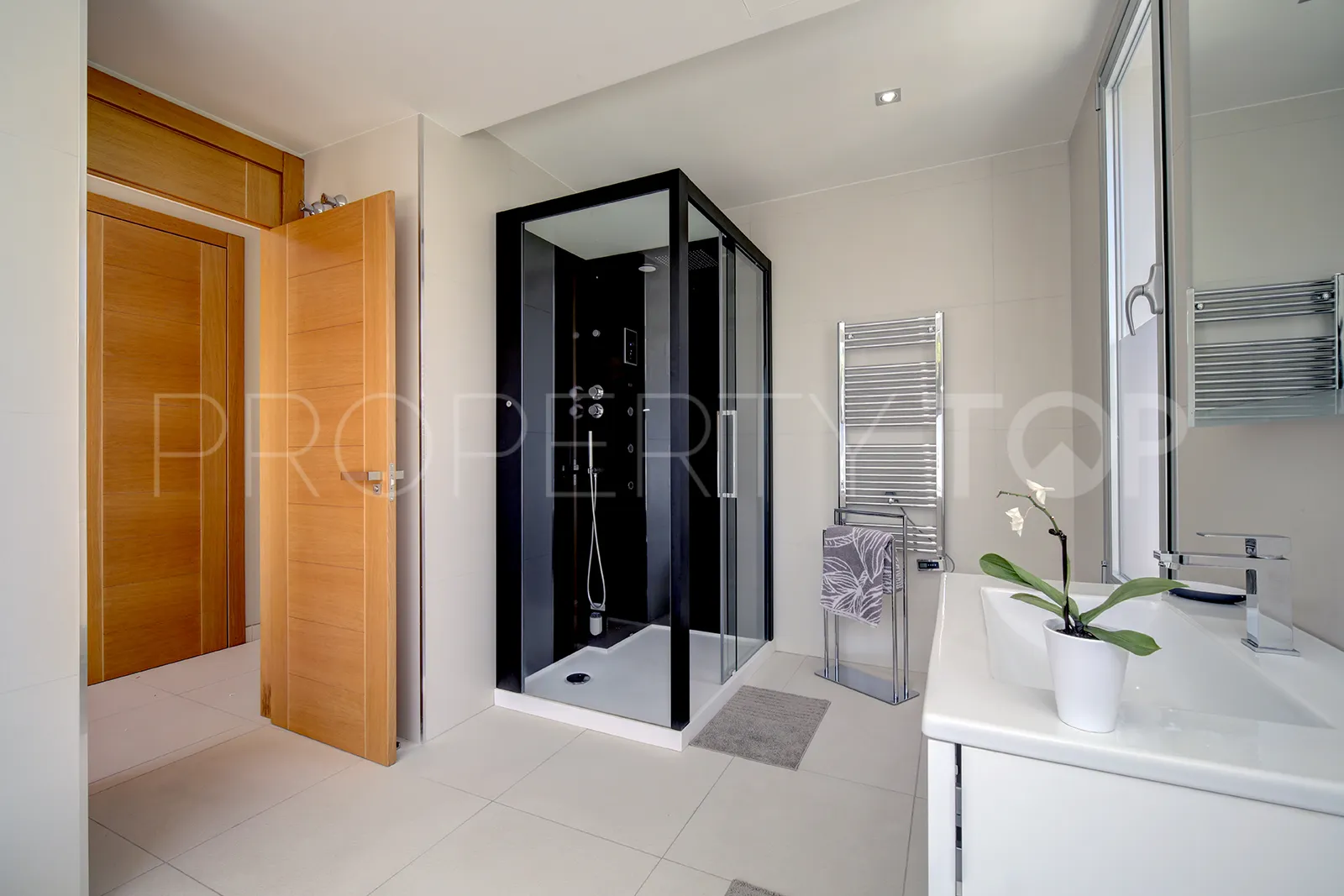 Buy Nueva Andalucia 5 bedrooms villa