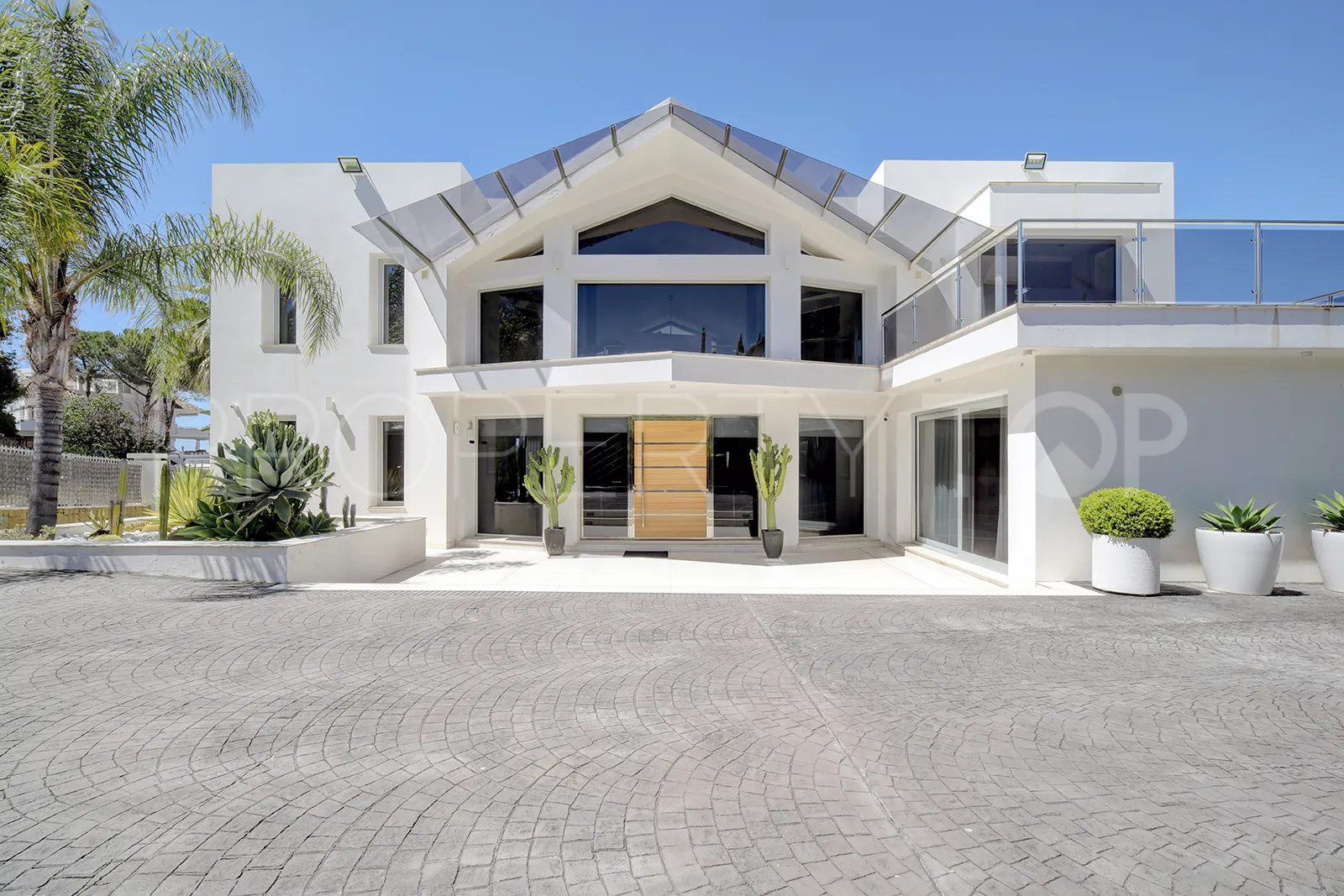 Buy Nueva Andalucia 5 bedrooms villa