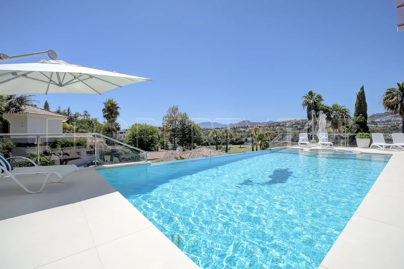 Buy Nueva Andalucia 5 bedrooms villa