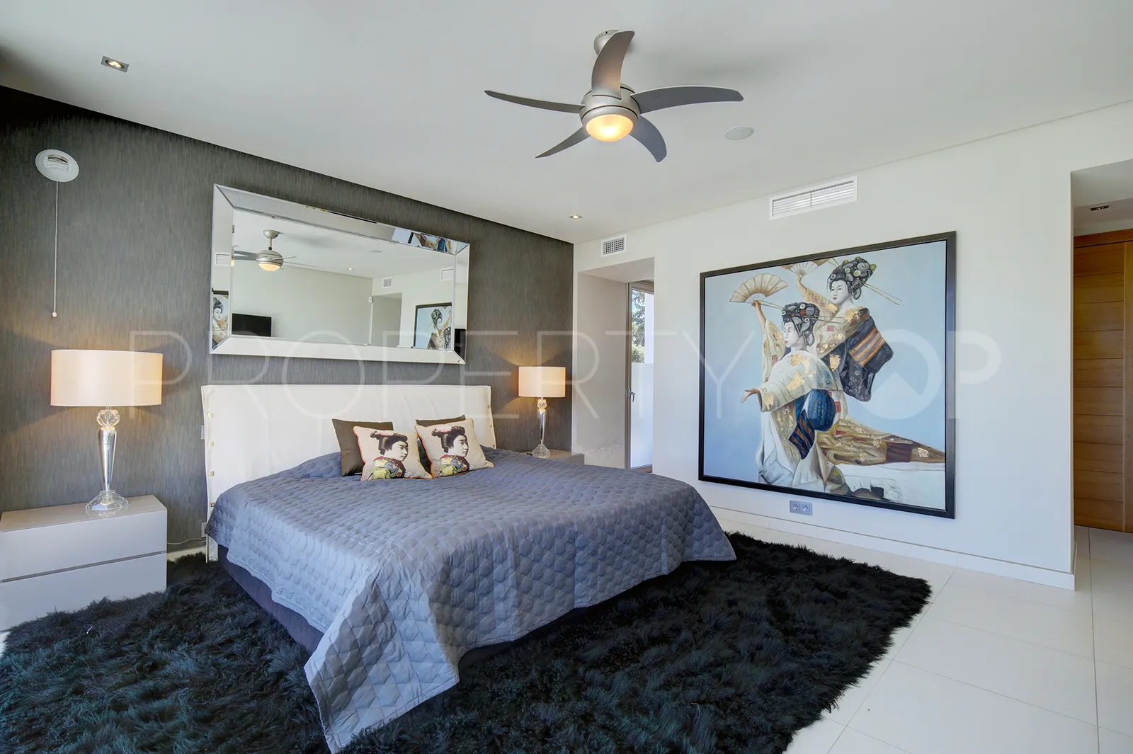 Buy Nueva Andalucia 5 bedrooms villa