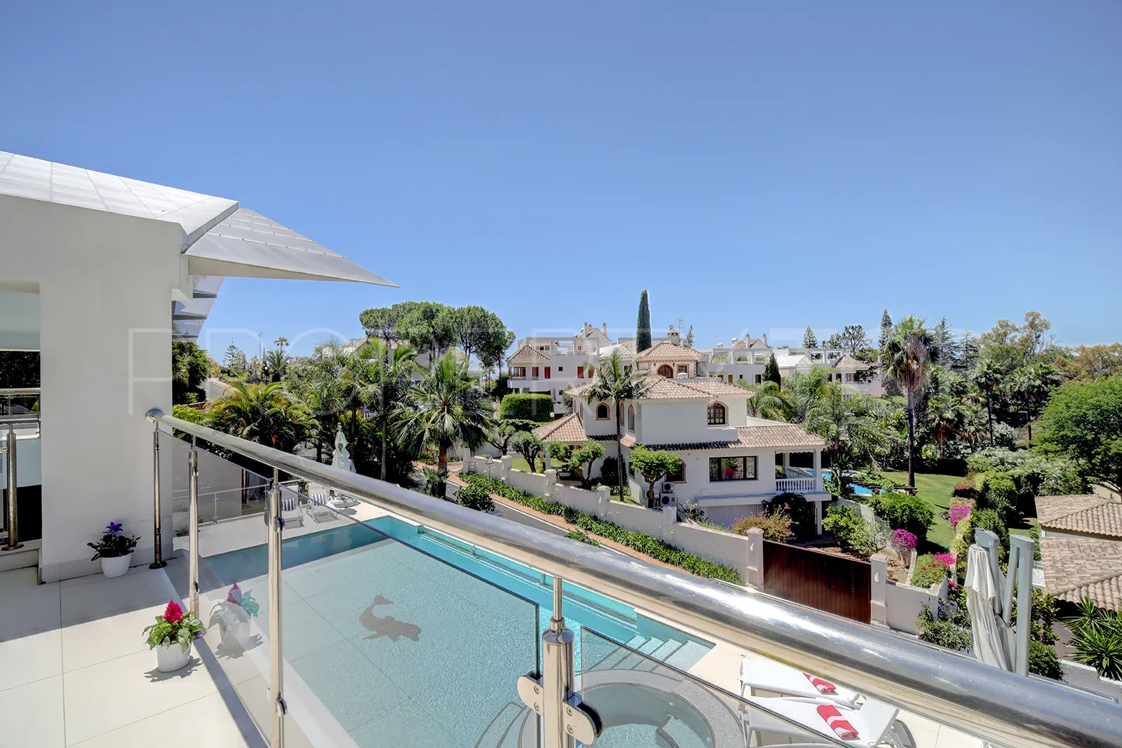 Buy Nueva Andalucia 5 bedrooms villa