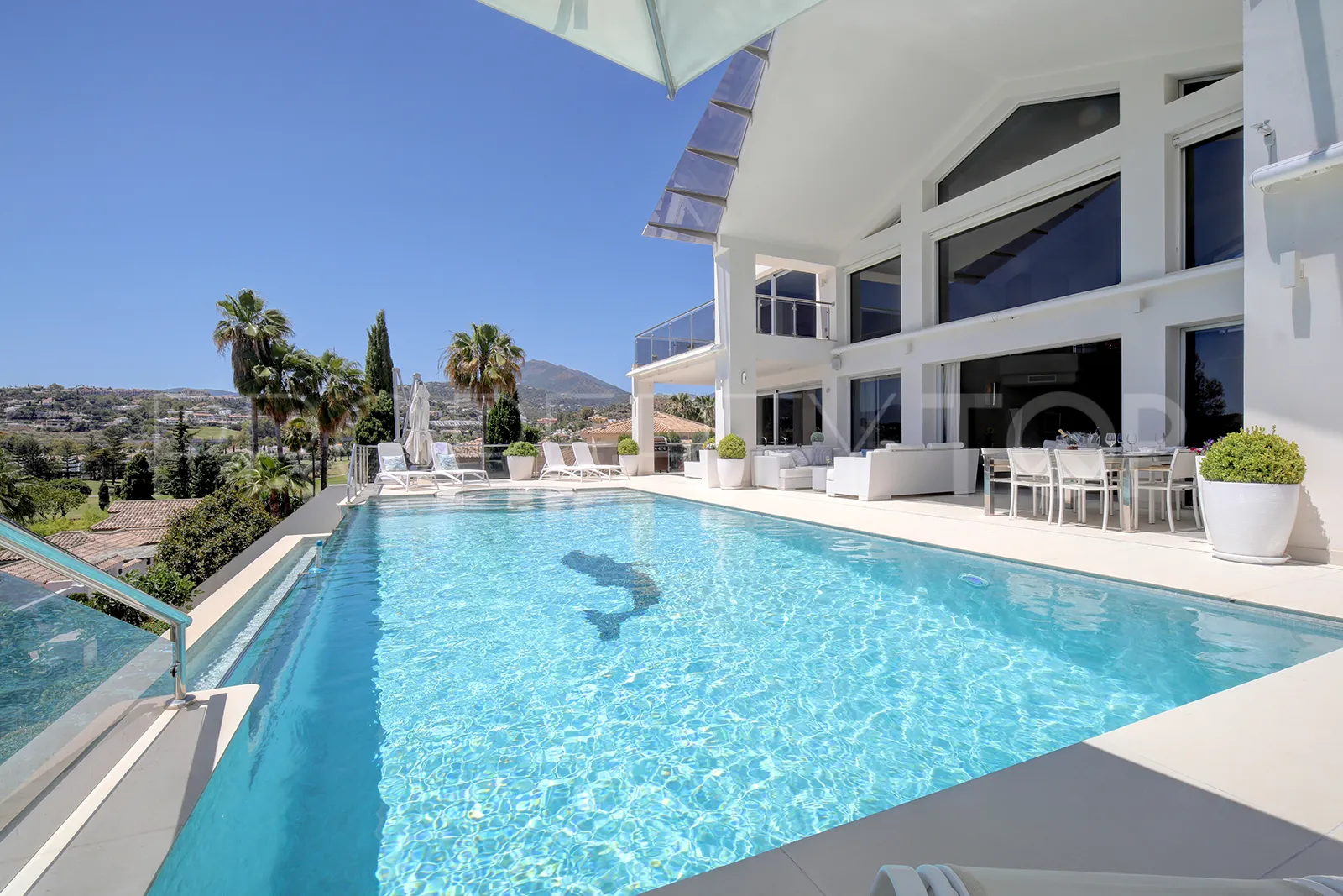 Buy Nueva Andalucia 5 bedrooms villa