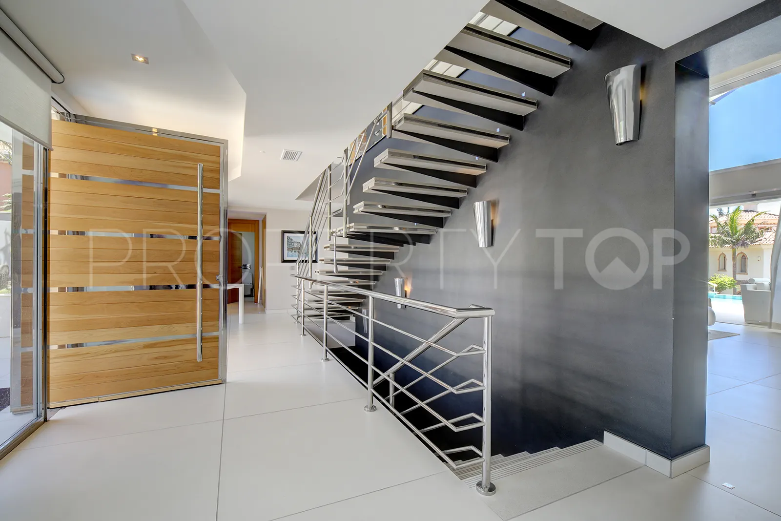 Buy Nueva Andalucia 5 bedrooms villa