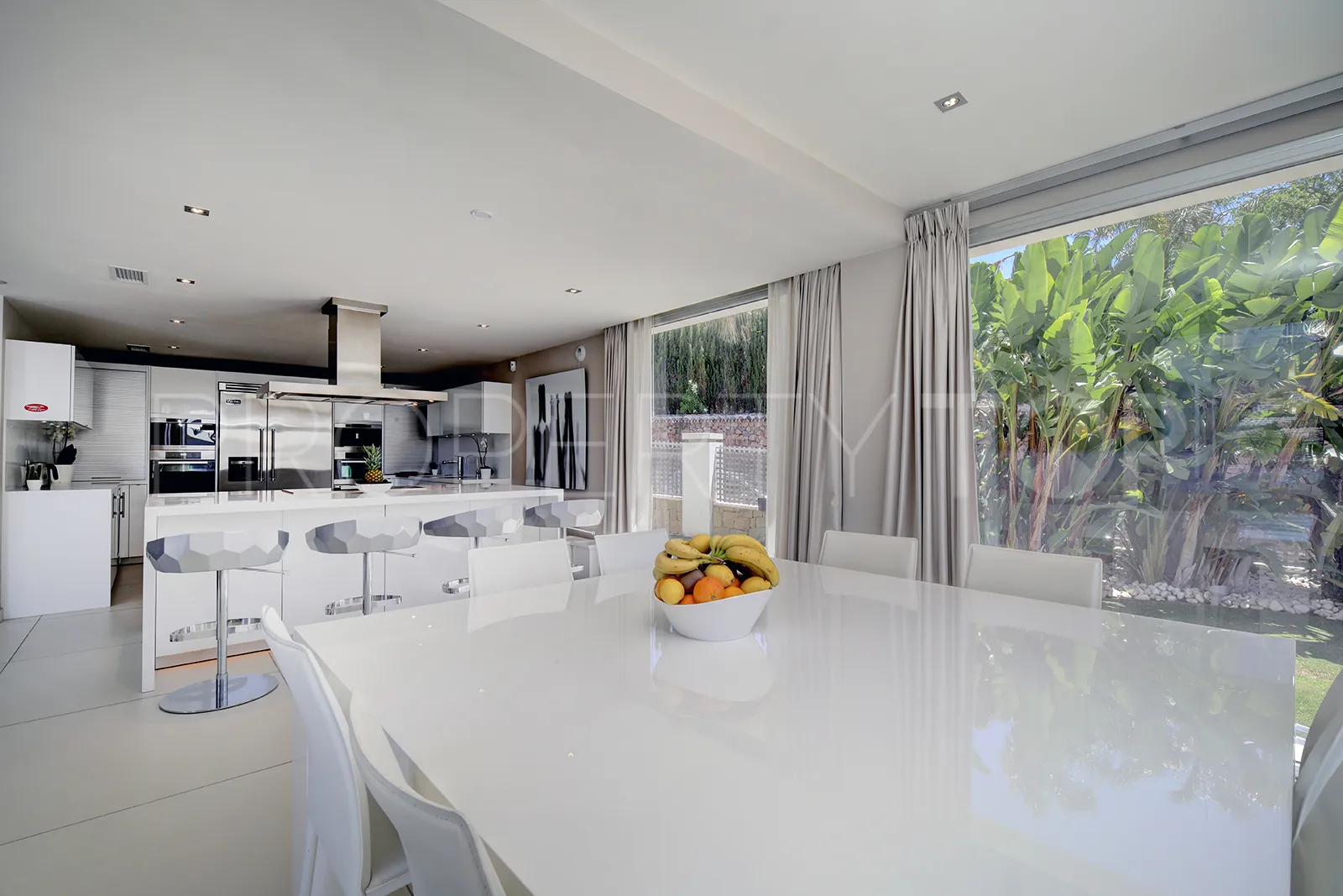 Buy Nueva Andalucia 5 bedrooms villa
