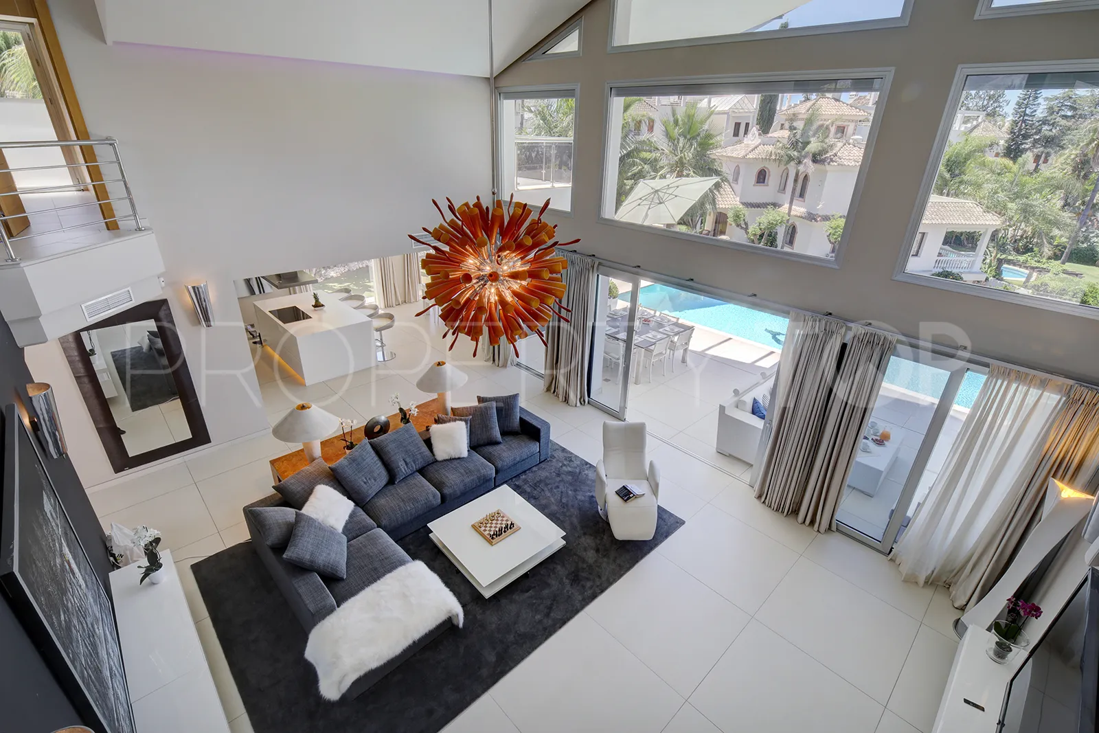 Buy Nueva Andalucia 5 bedrooms villa