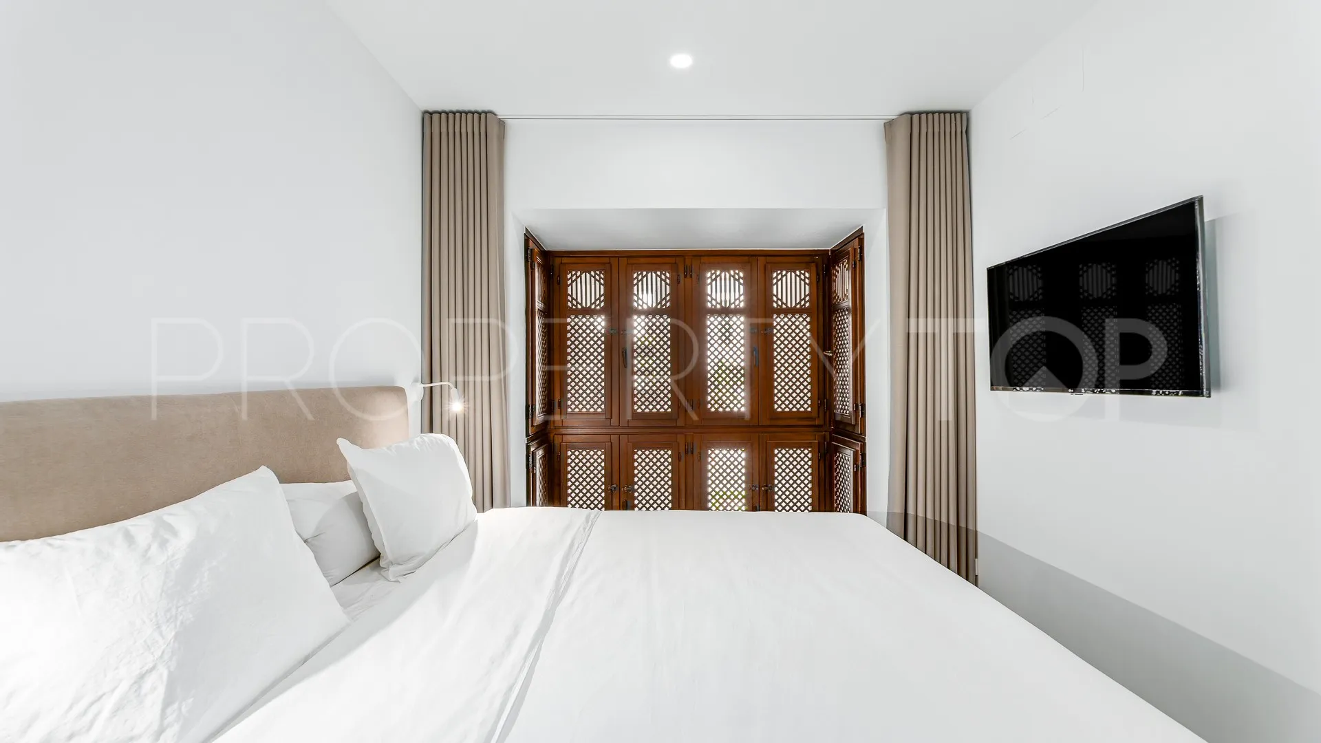 For sale Marina Puente Romano apartment with 3 bedrooms