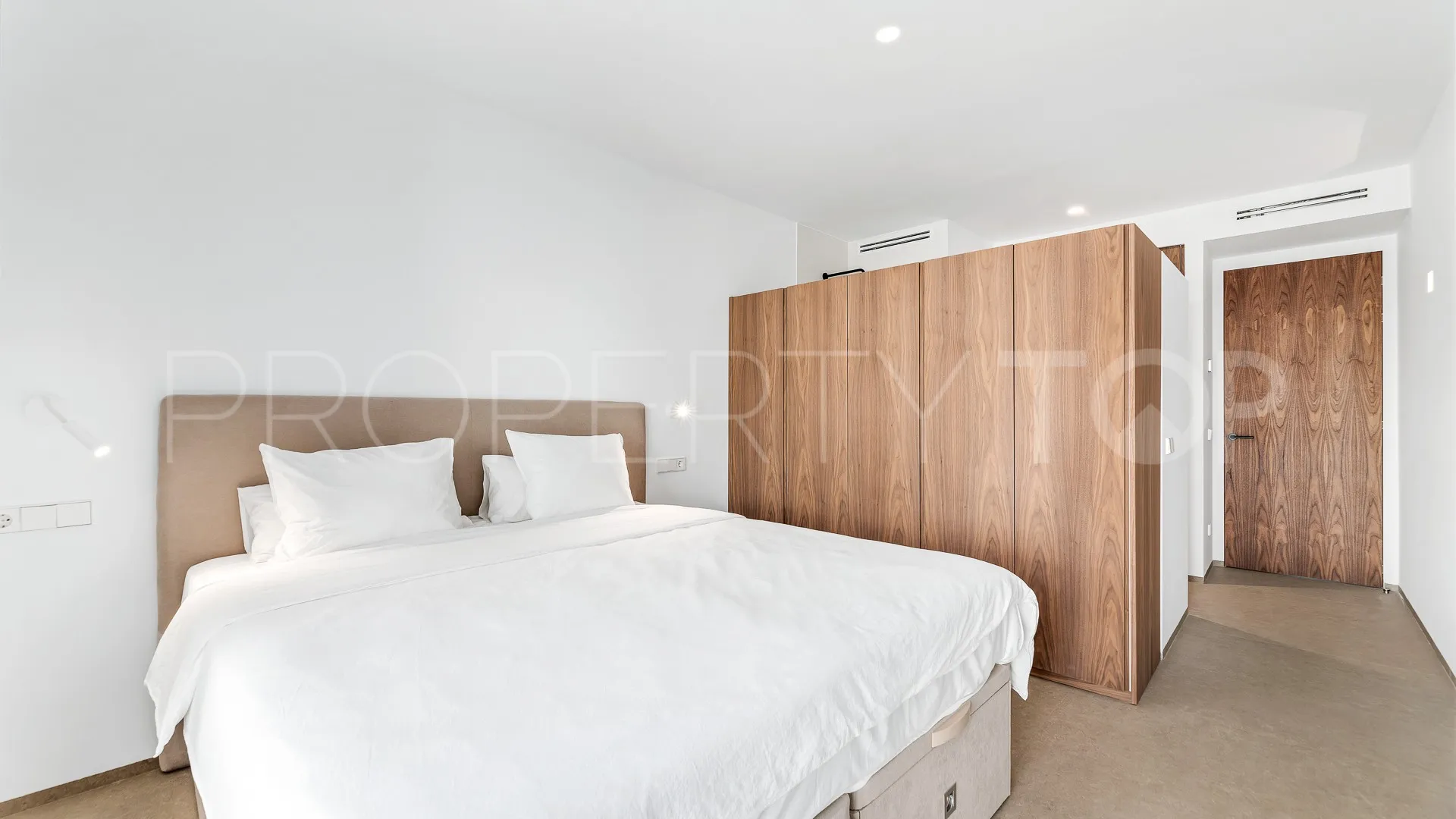 For sale Marina Puente Romano apartment with 3 bedrooms