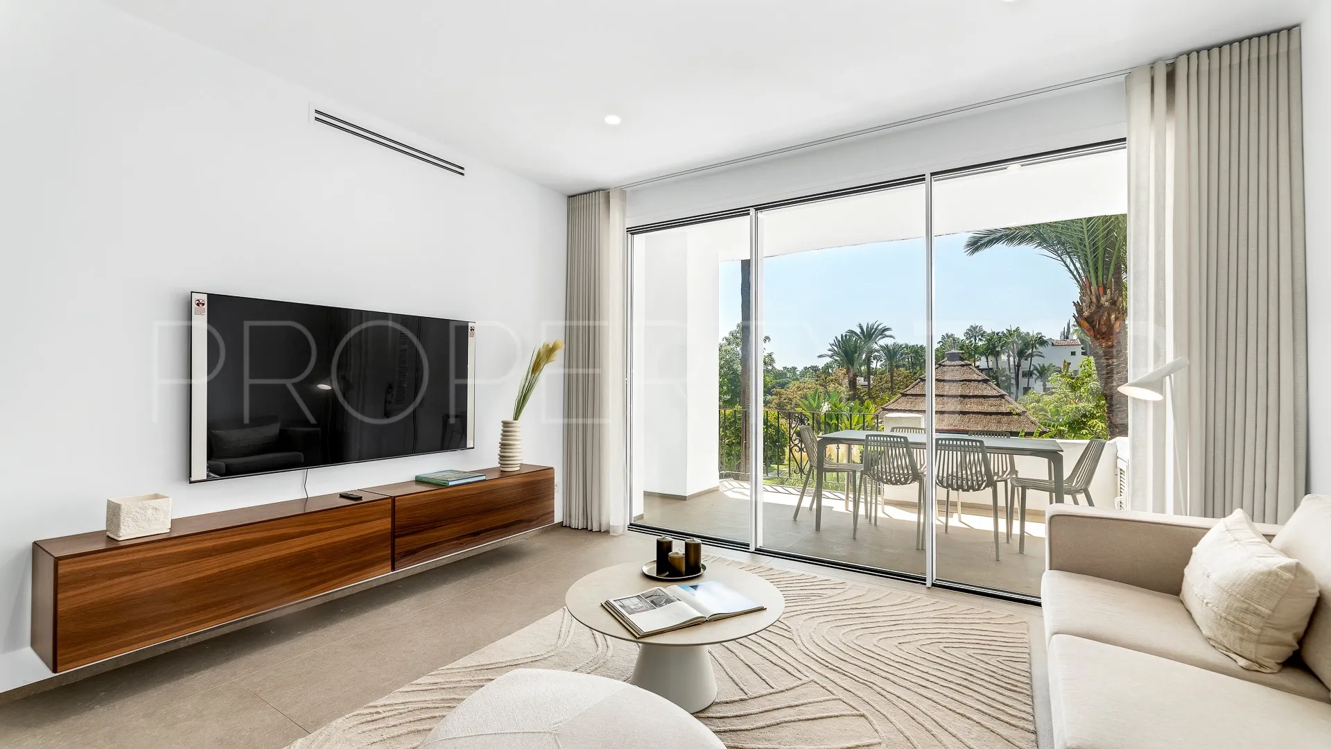 For sale Marina Puente Romano apartment with 3 bedrooms