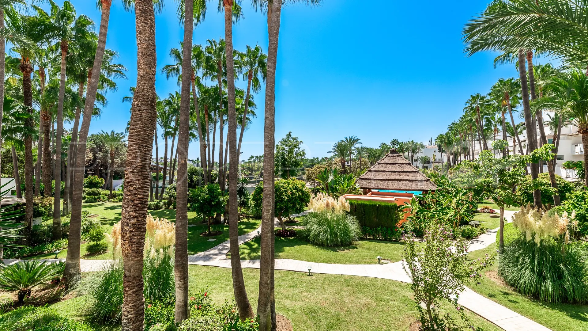 For sale Marina Puente Romano apartment with 3 bedrooms