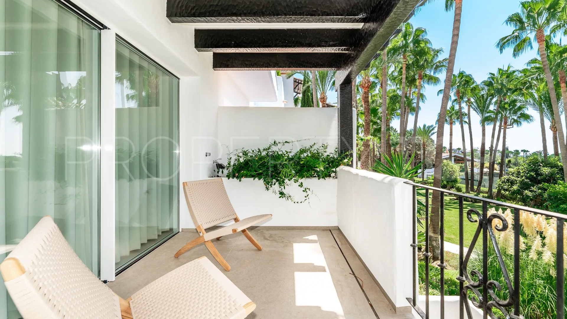 For sale Marina Puente Romano apartment with 3 bedrooms