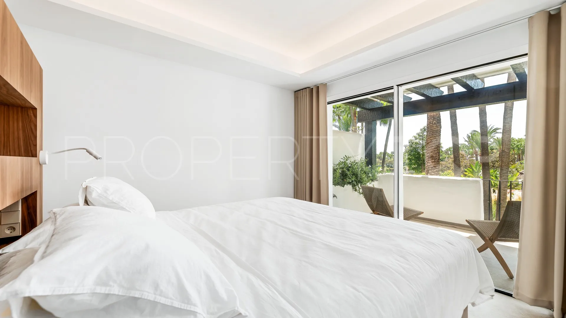 For sale Marina Puente Romano apartment with 3 bedrooms