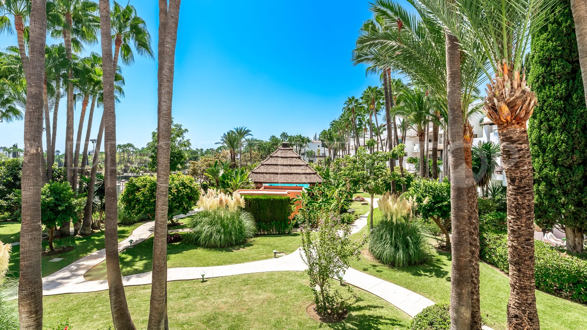 For sale Marina Puente Romano apartment with 3 bedrooms