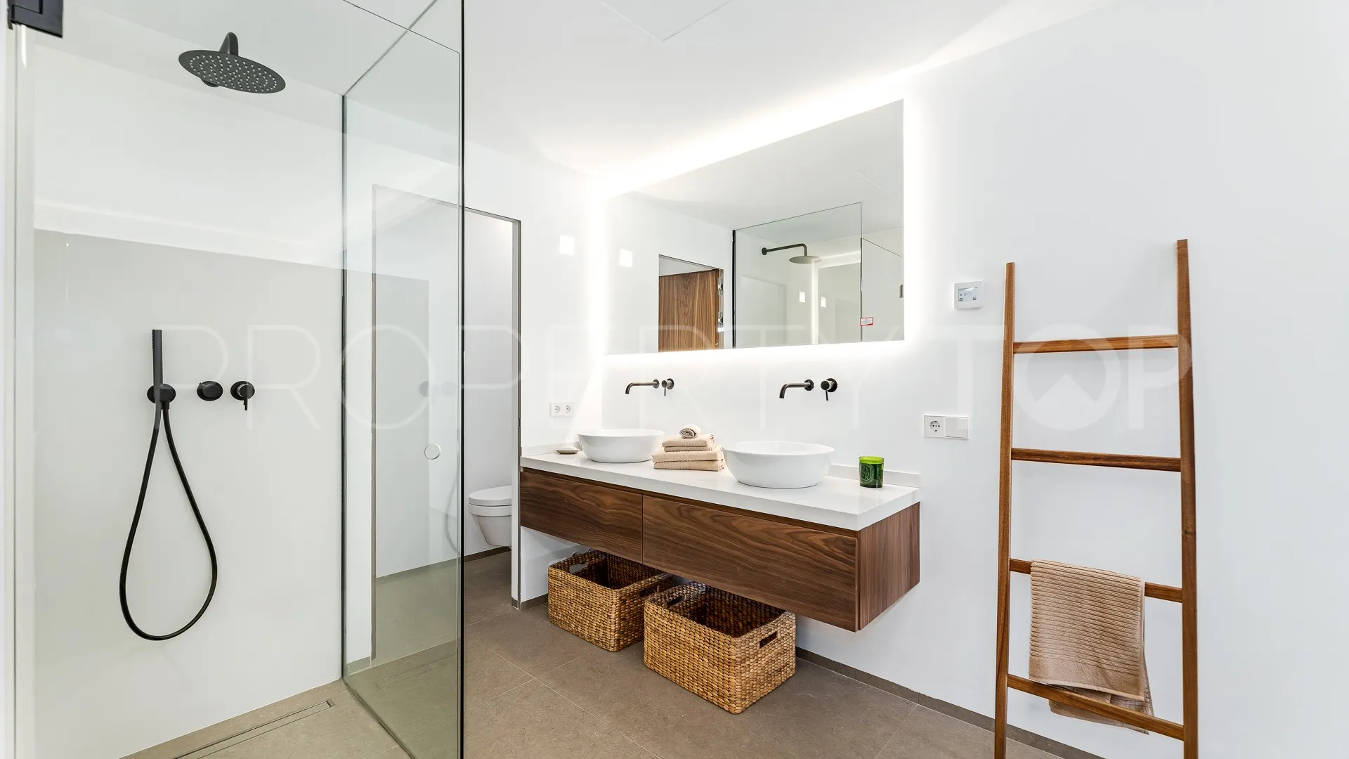 For sale Marina Puente Romano apartment with 3 bedrooms