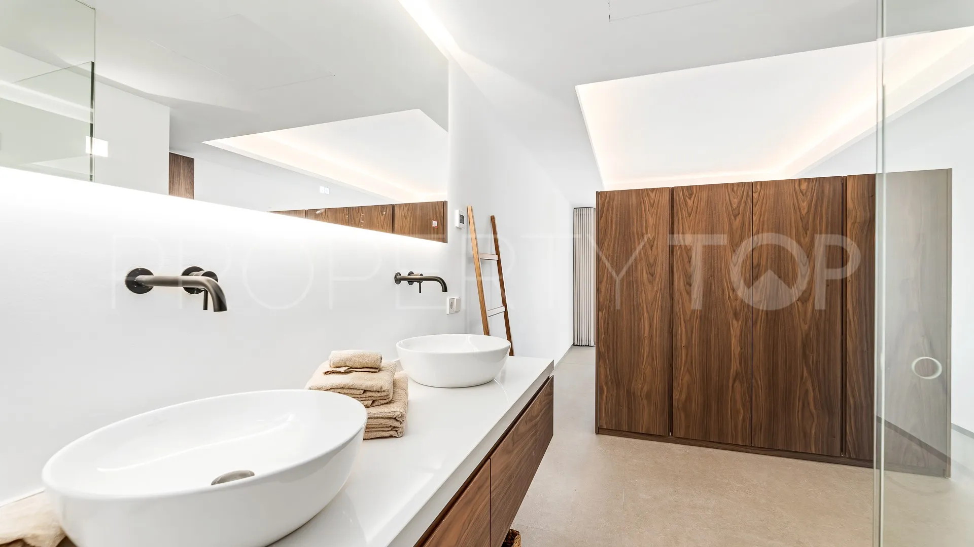 For sale Marina Puente Romano apartment with 3 bedrooms
